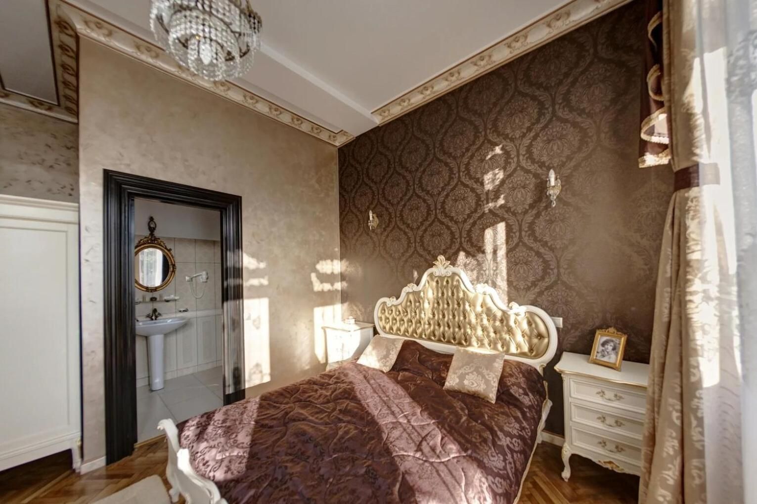 Standard Queen Room