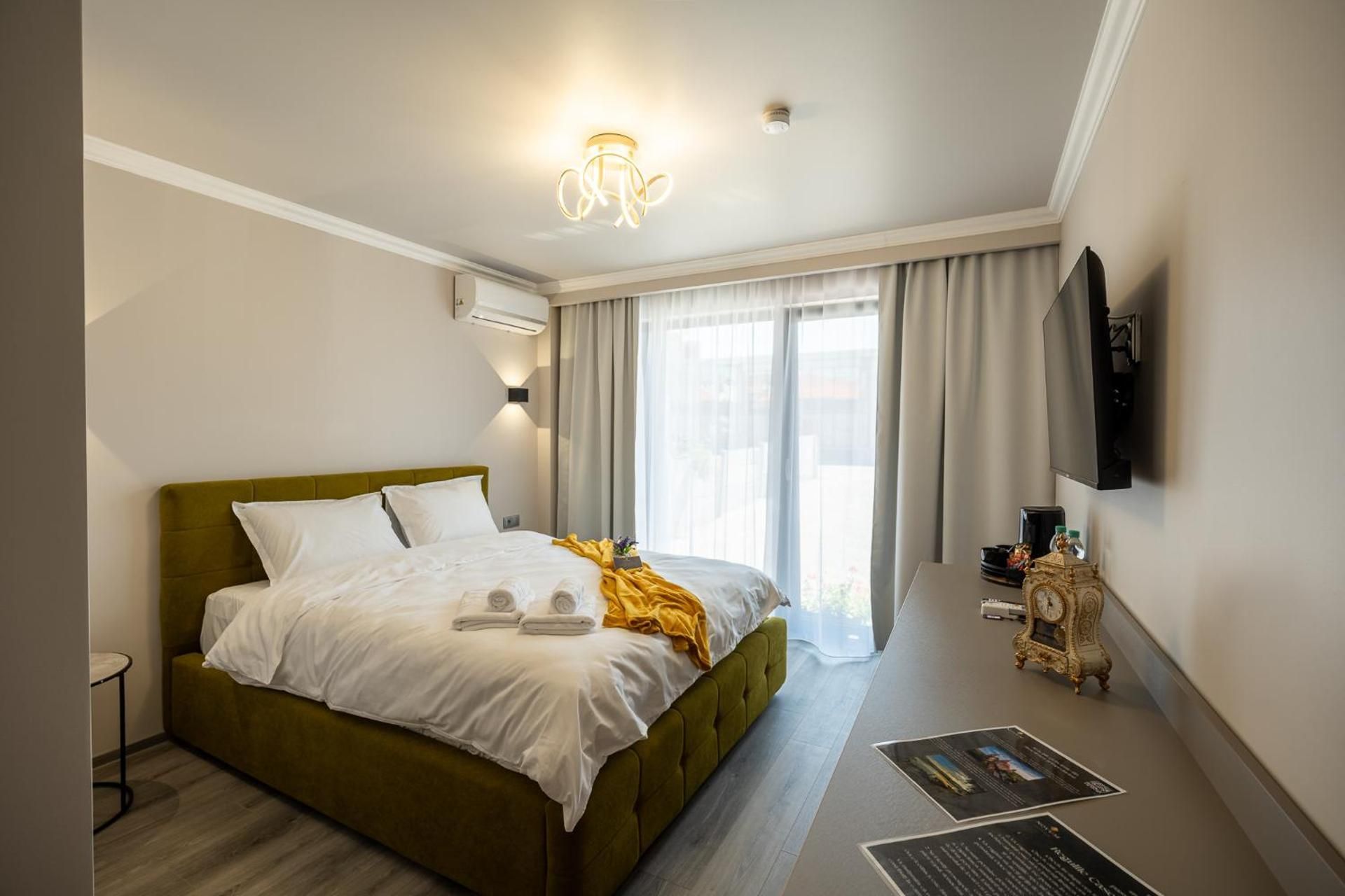 Standard Queen Room