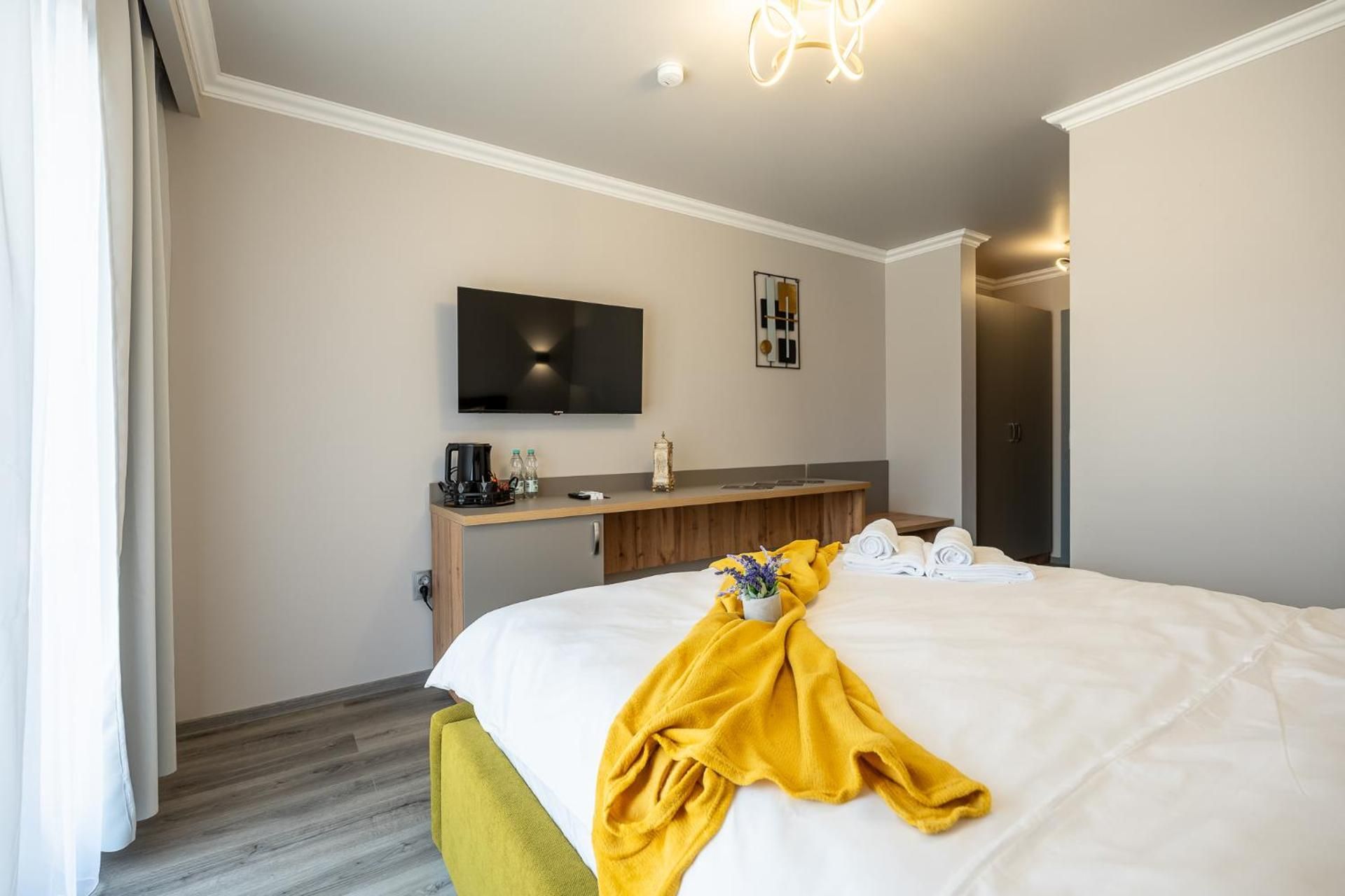 Standard Queen Room