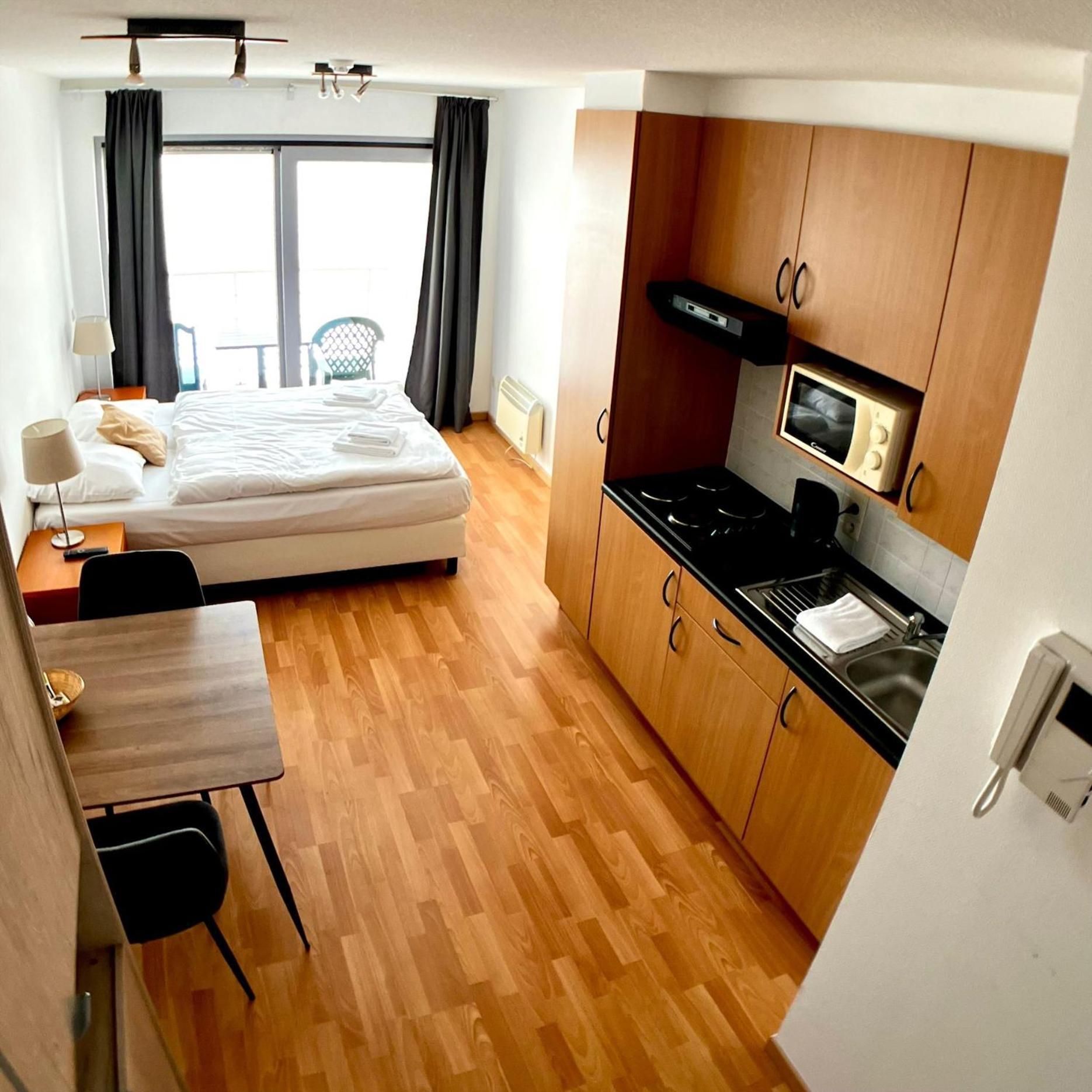 Double Studio Sea