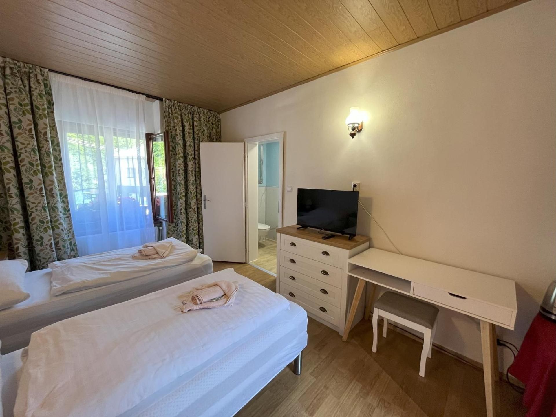 Double or Twin Room with Bathroom