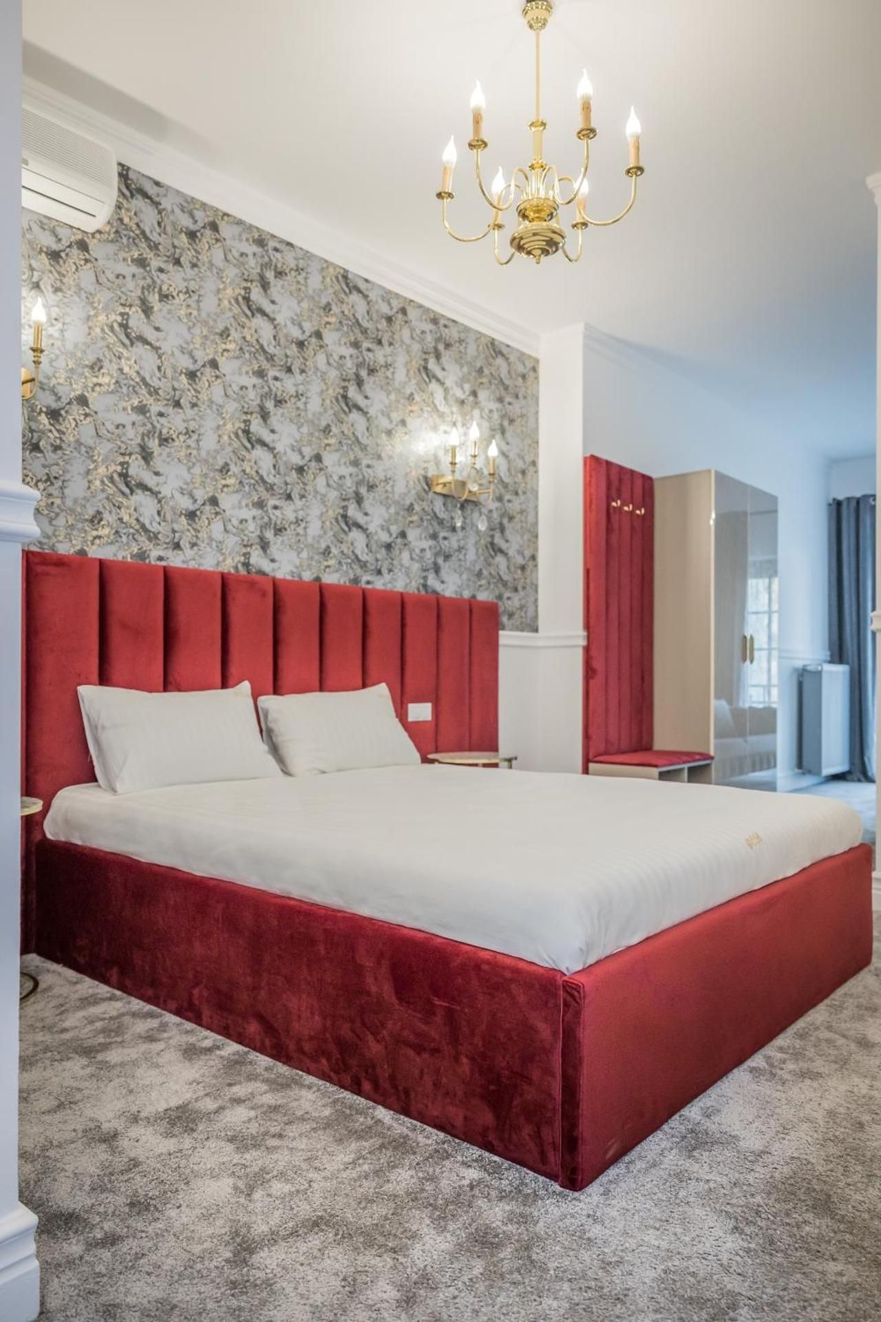 Deluxe Double Room (2 Adults + 1 Child)