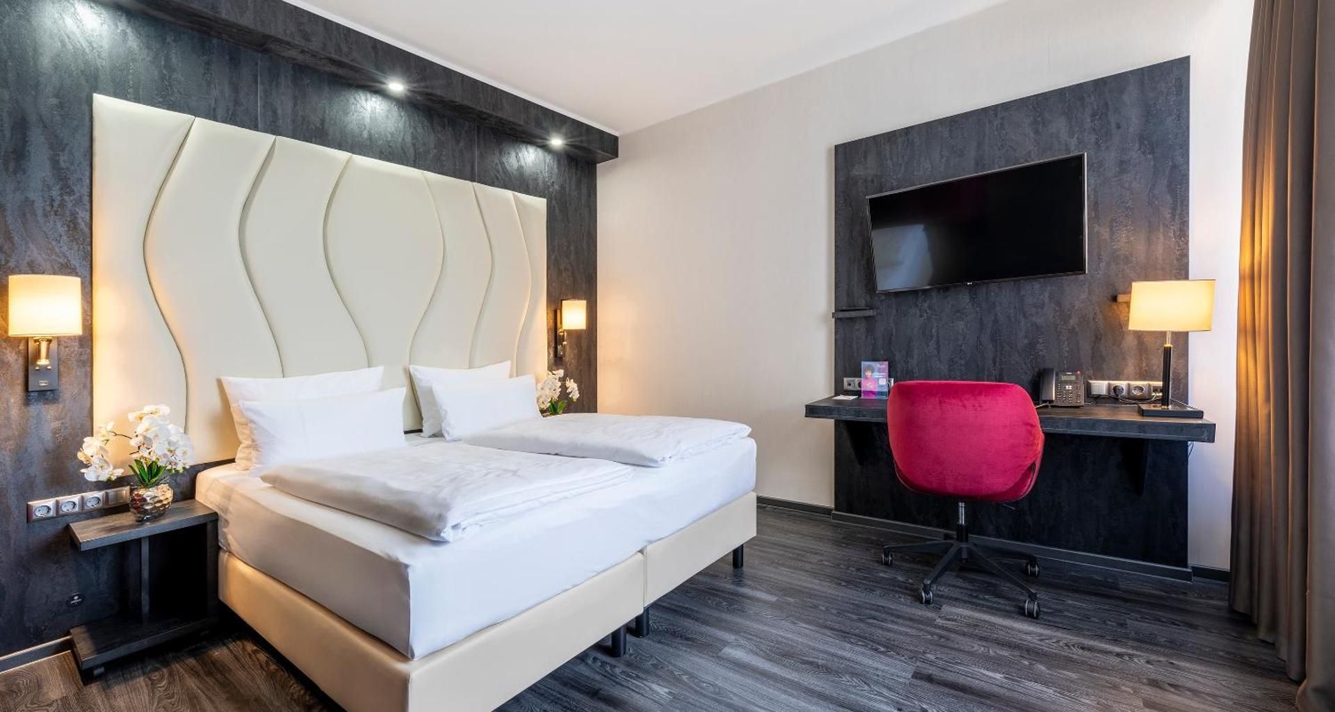 Premium Room with Two Single Beds and Sofa Bed - Lake Side