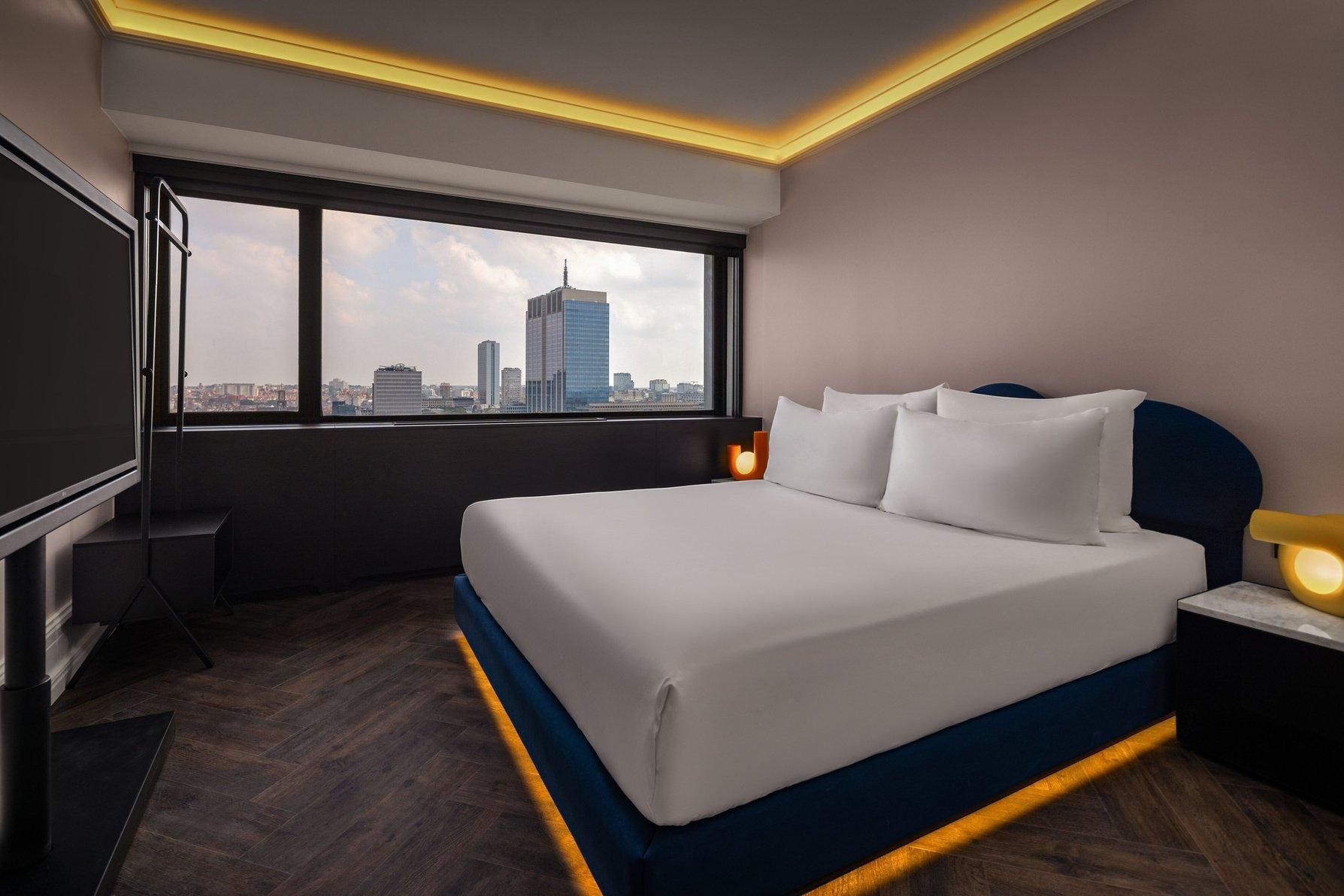 FAM Suite, 2 Bedroom Suite, Bedroom 1: 1 King, Bedroom 2: 1 King, City view