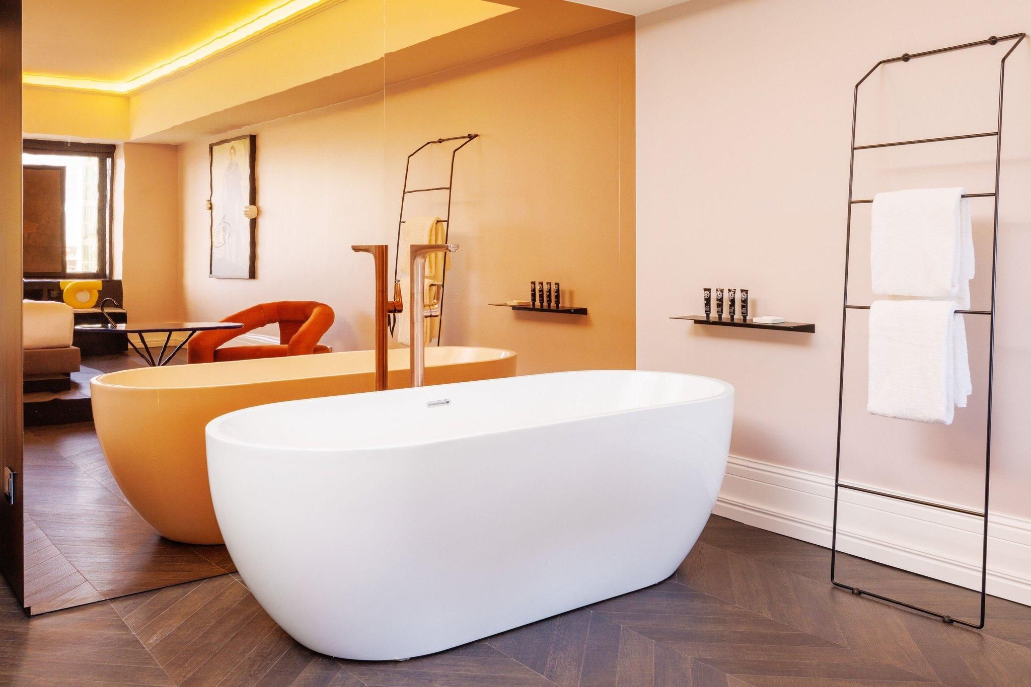 TUB Room, Guest room, 1 King                               