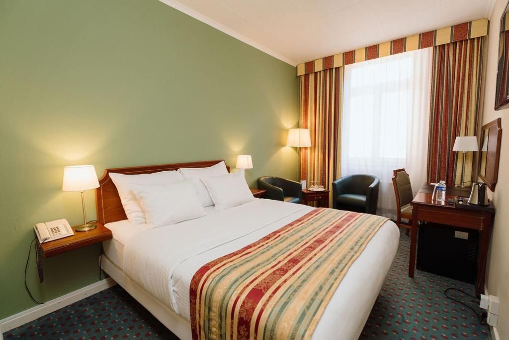 Double Bed Non-Smoking