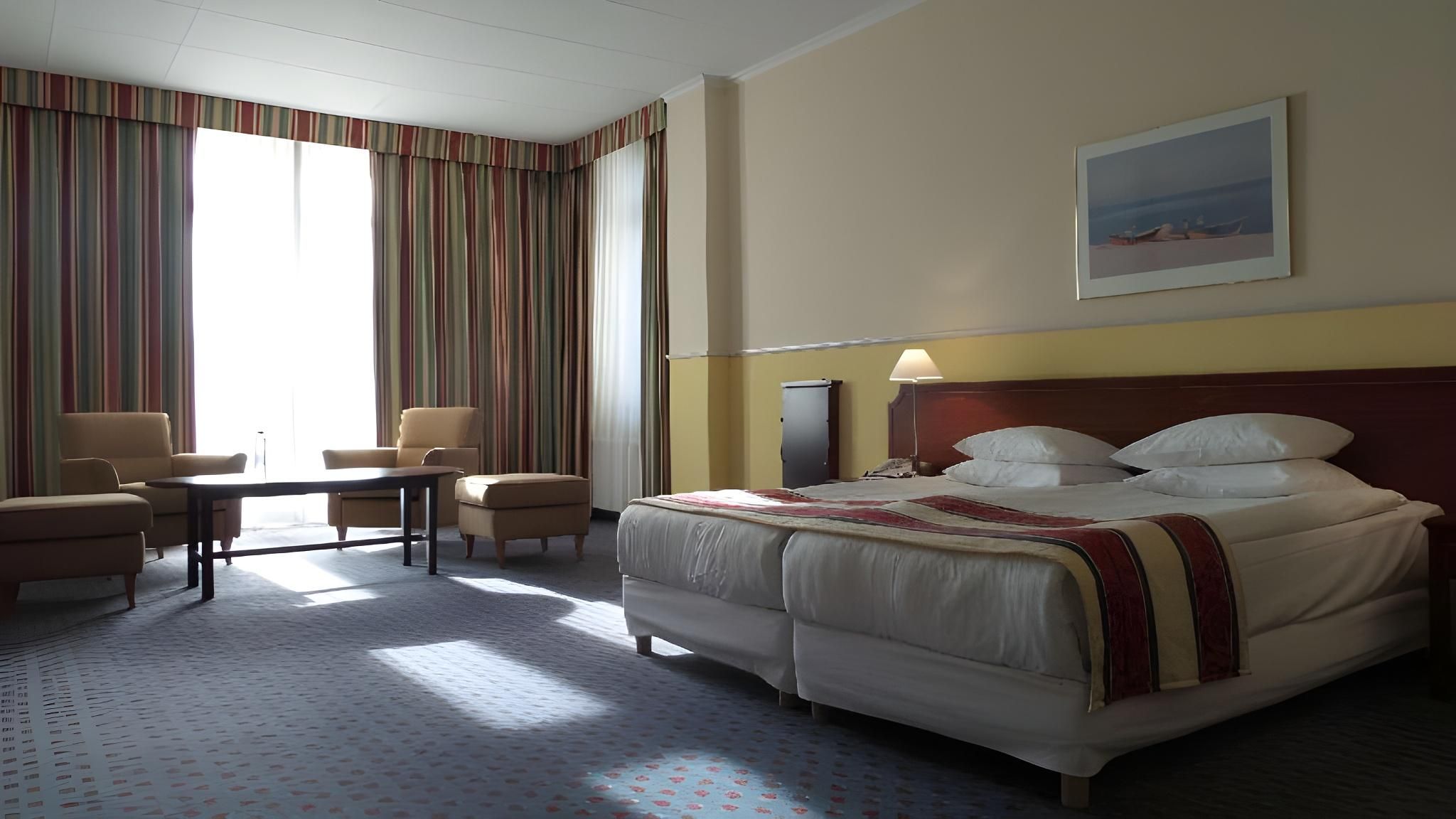 2 SINGLE BEDS DELUXE NON-SMOKING