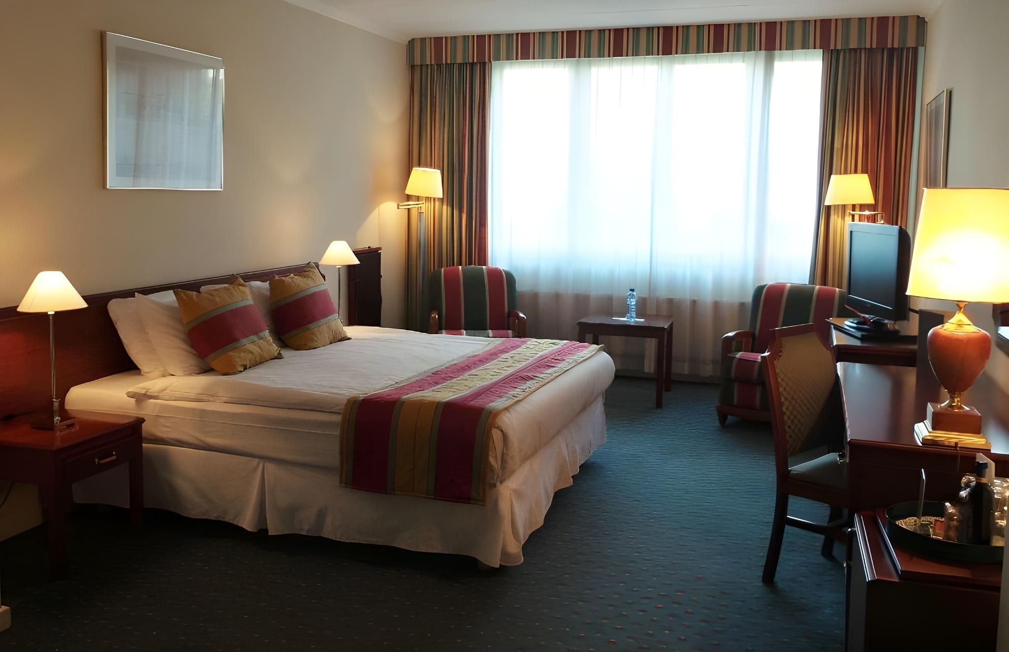 Double Bed Deluxe Non-Smoking