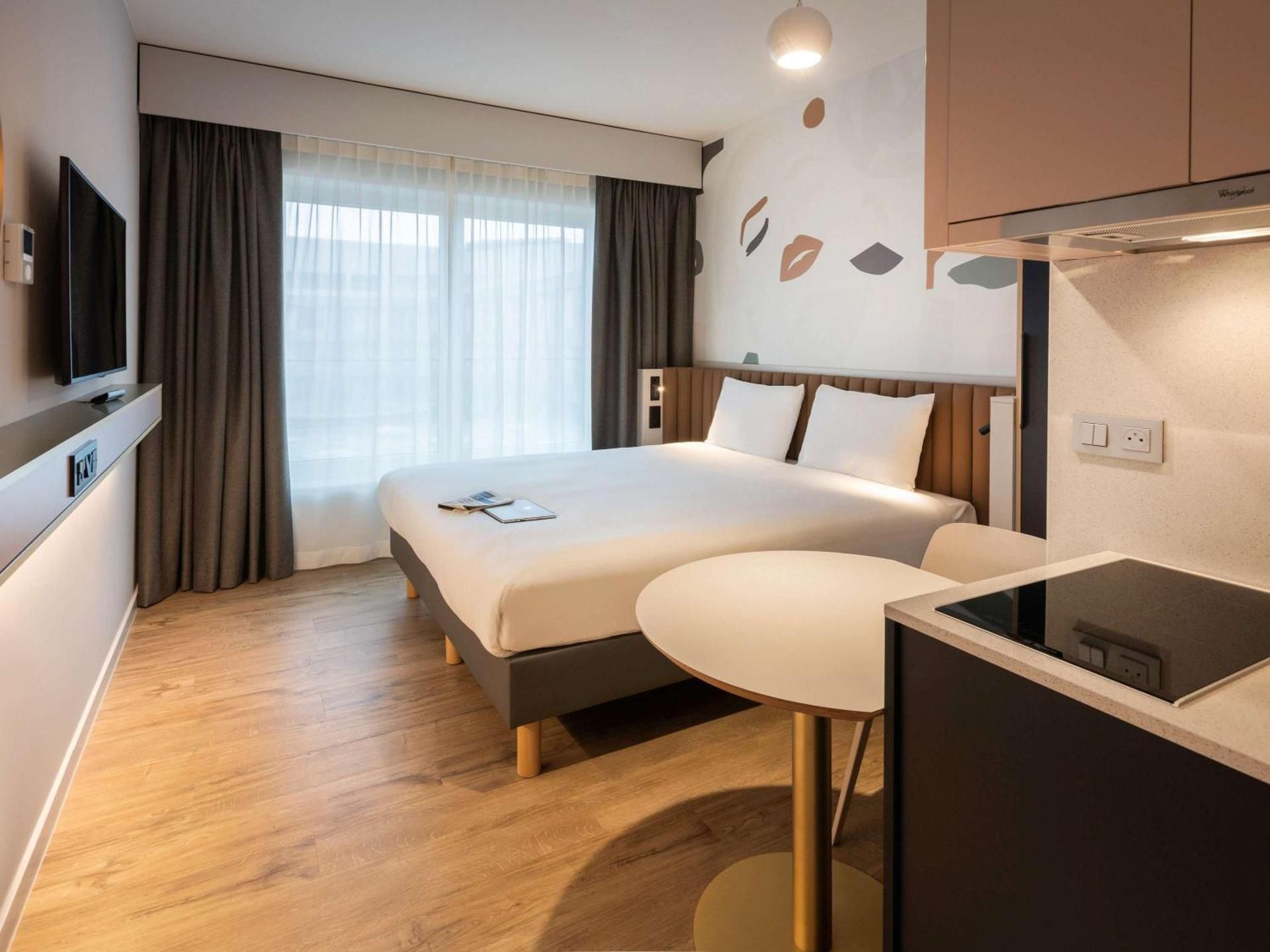 Elegant studio for 4 guests including 1 double bed and 2 single beds or 4 single beds