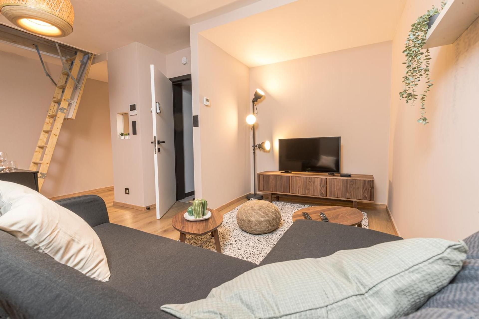 One-Bedroom Apartment