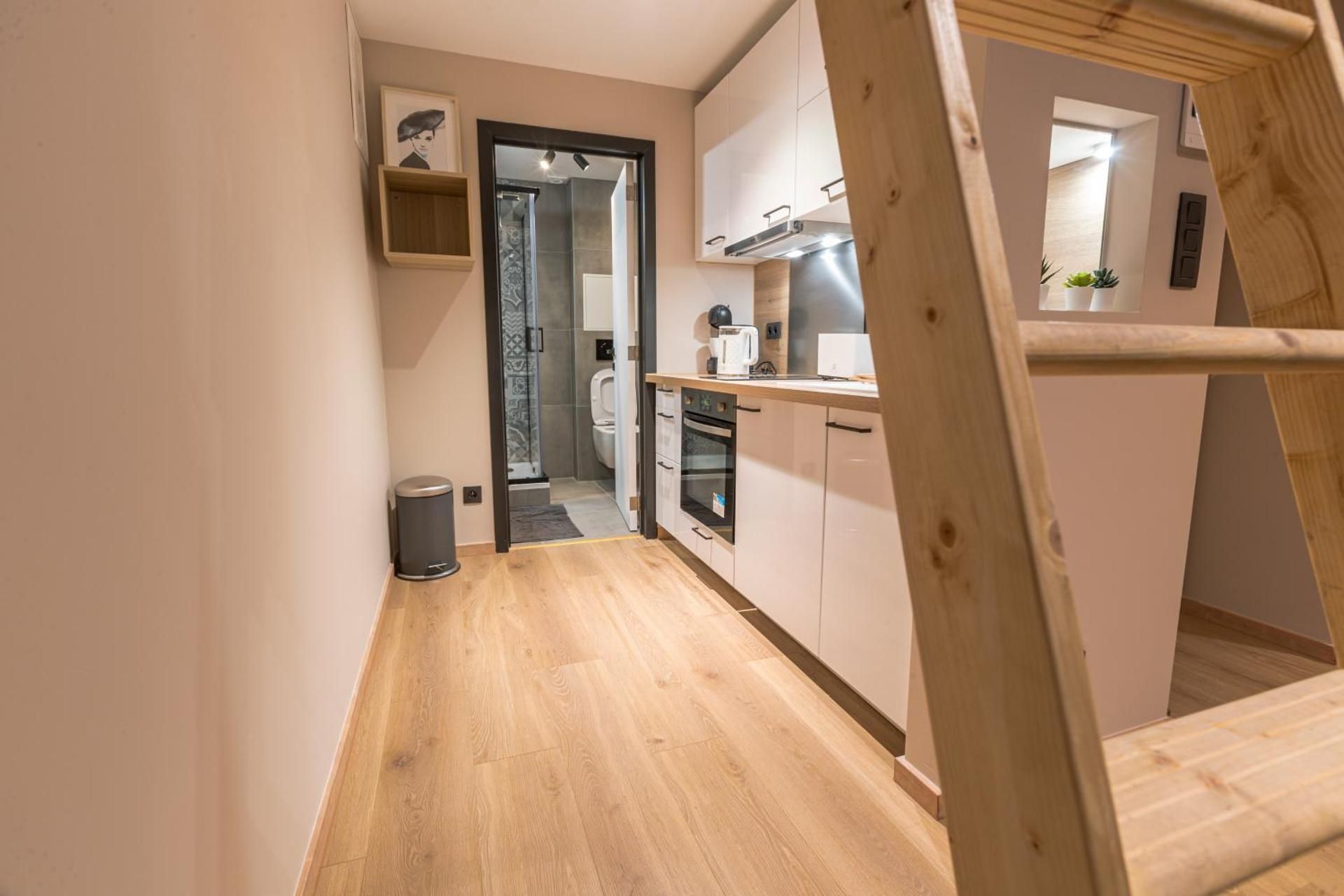 One-Bedroom Apartment