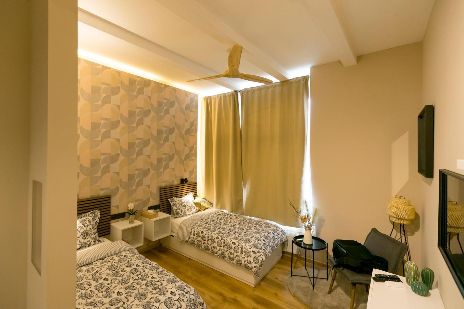 Deluxe Studio