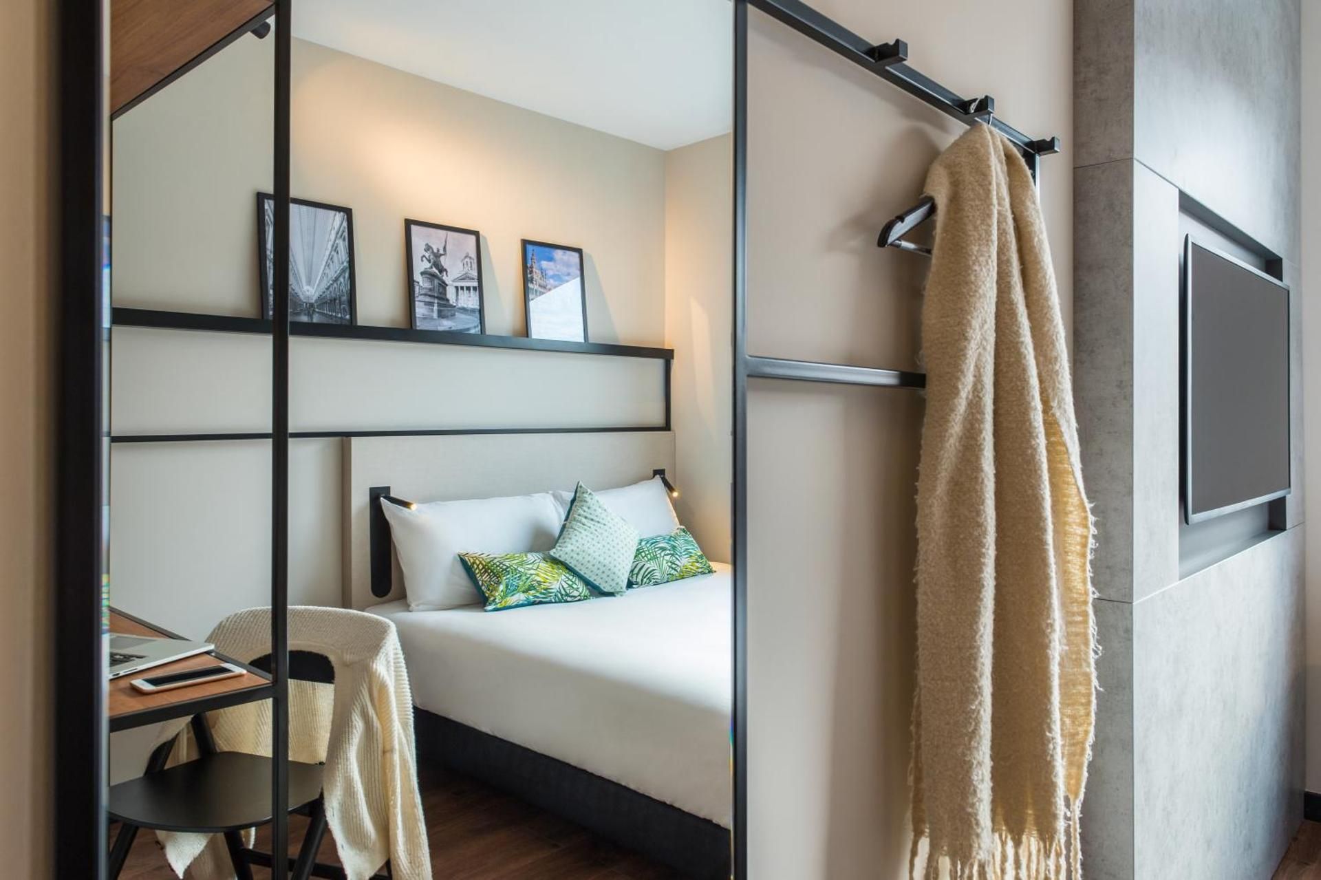 Room with 1 double bed