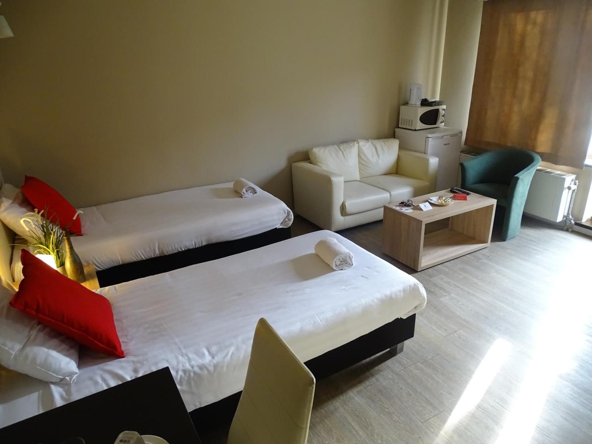 Executive Twin Studio