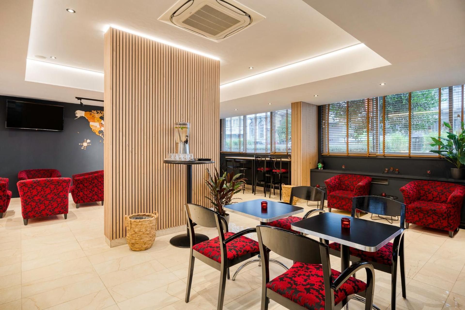 shared lounge/tv area