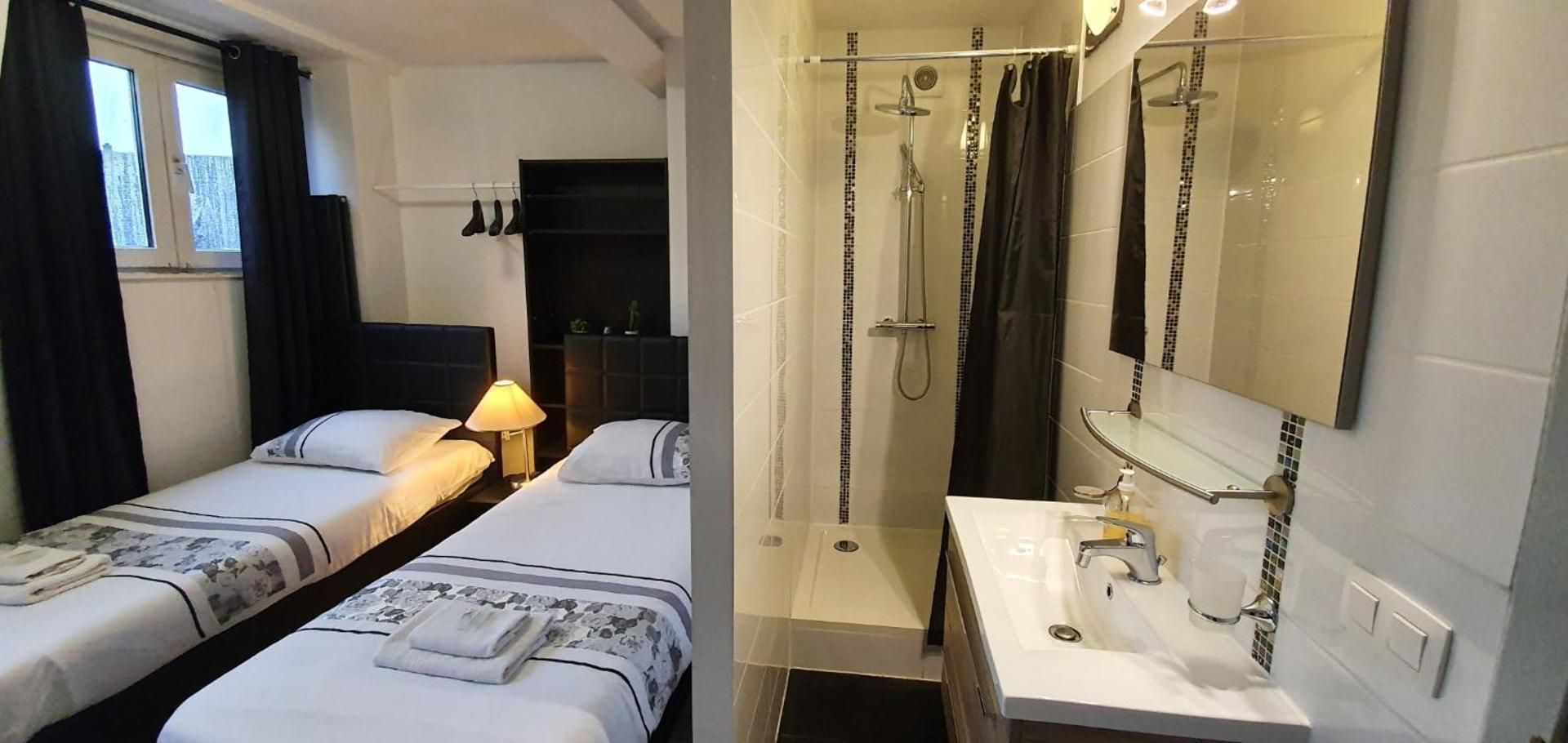 Standard Twin Room with Shared Toilet