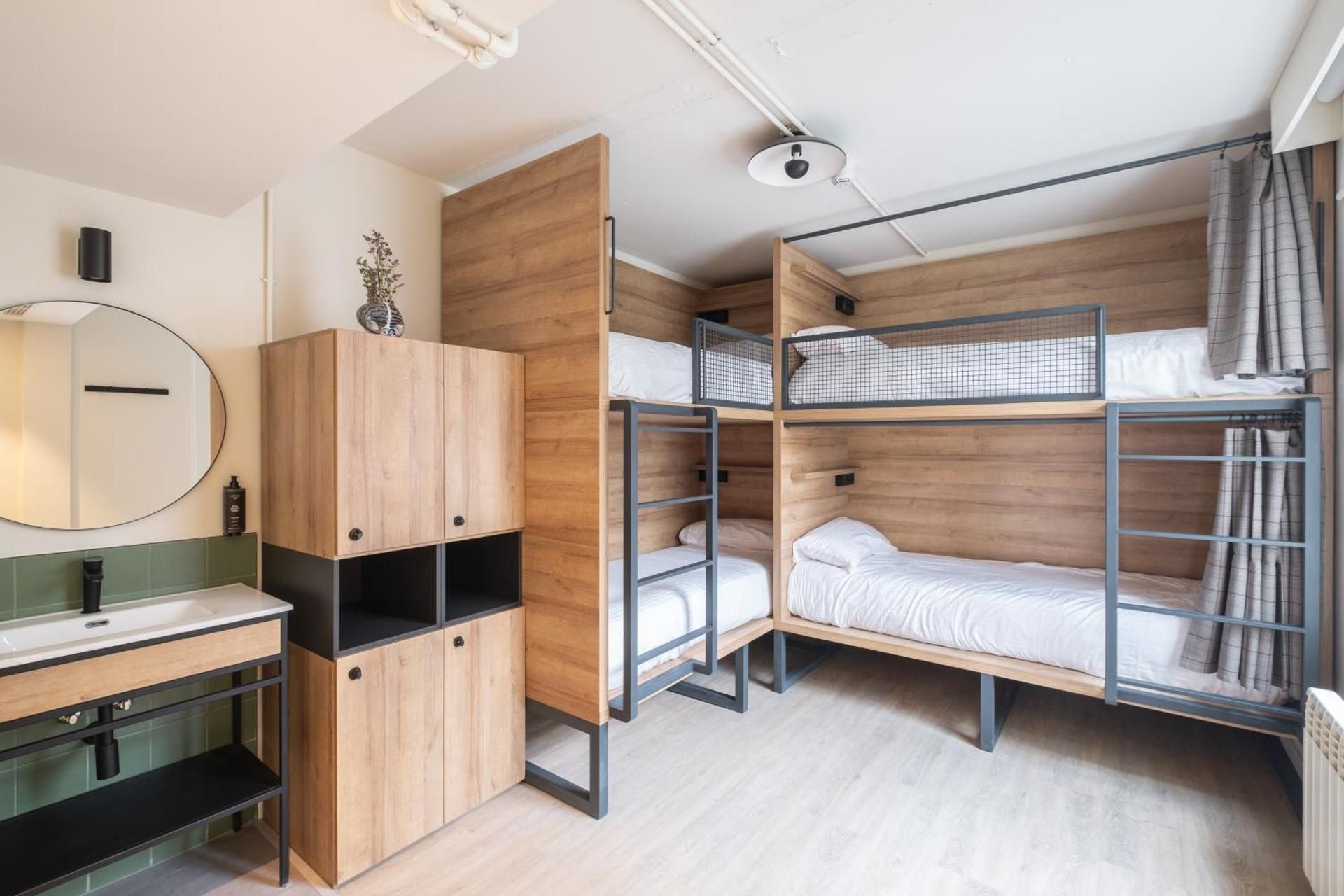Bed in 4-Bed Mixed Dormitory Room