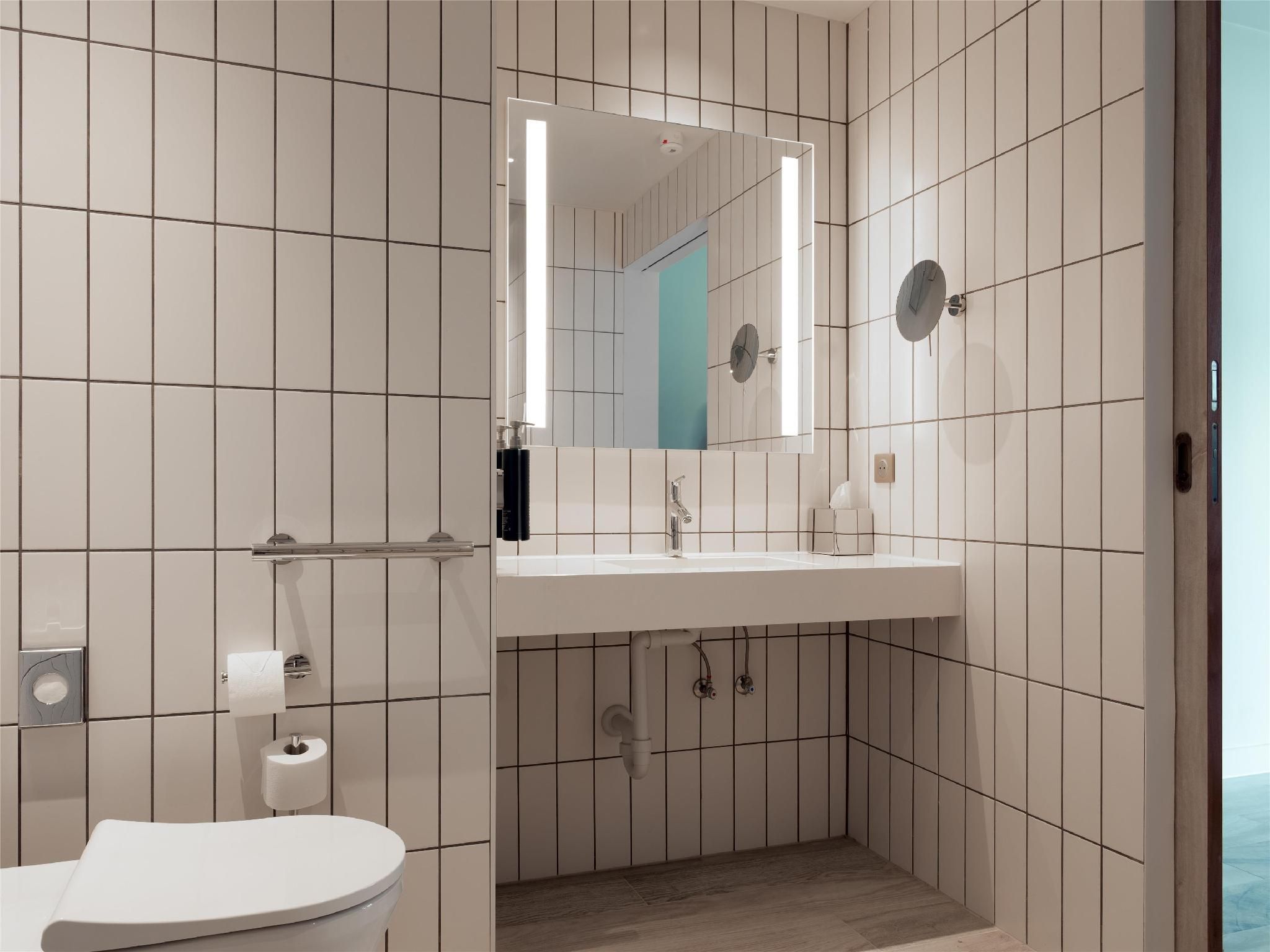 King Accessible Junior Suite