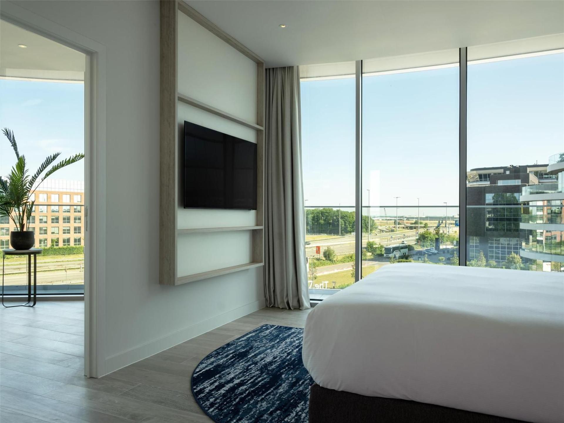 One-Bedroom King Suite