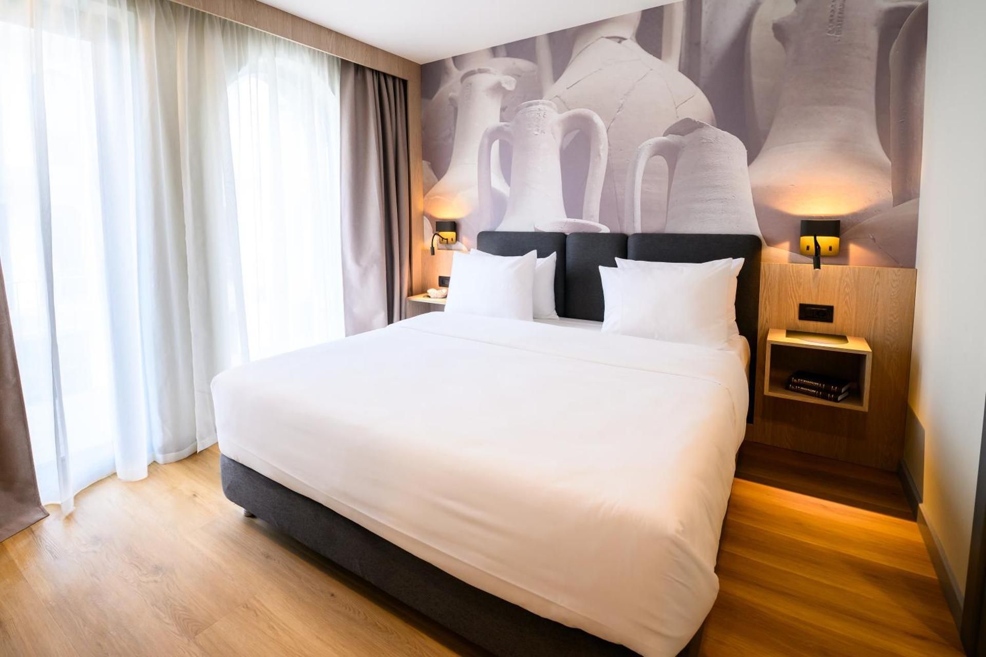 One Bedroom Suite With 1 King Bed And Sofa Bed