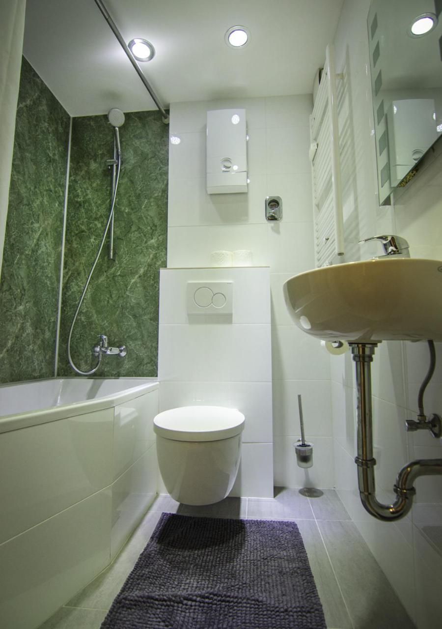 2-Room-Apartment (approx. 180 ft²) BLUMENSTRASSE 2