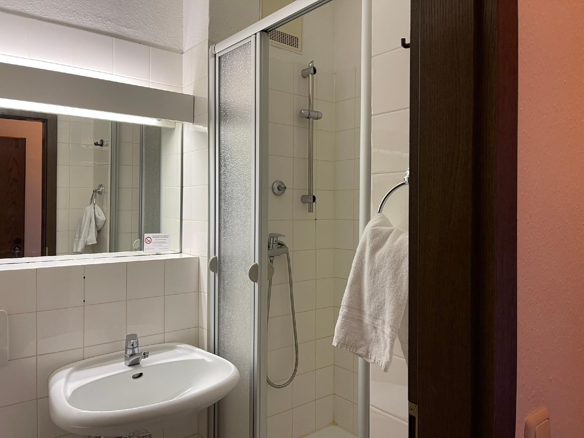 Double room-Standard-Private Bathroom