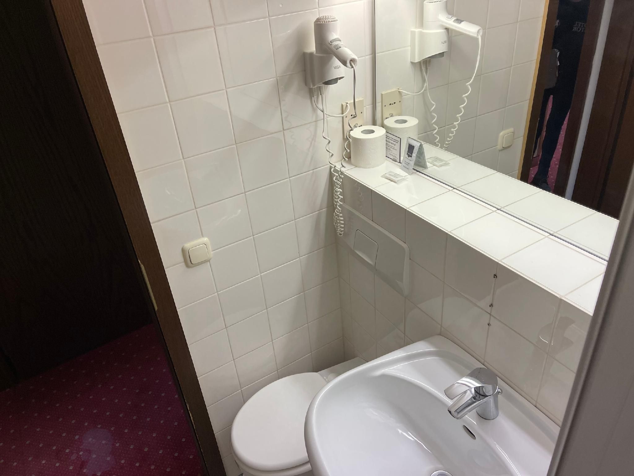Single room-Standard-Private Bathroom