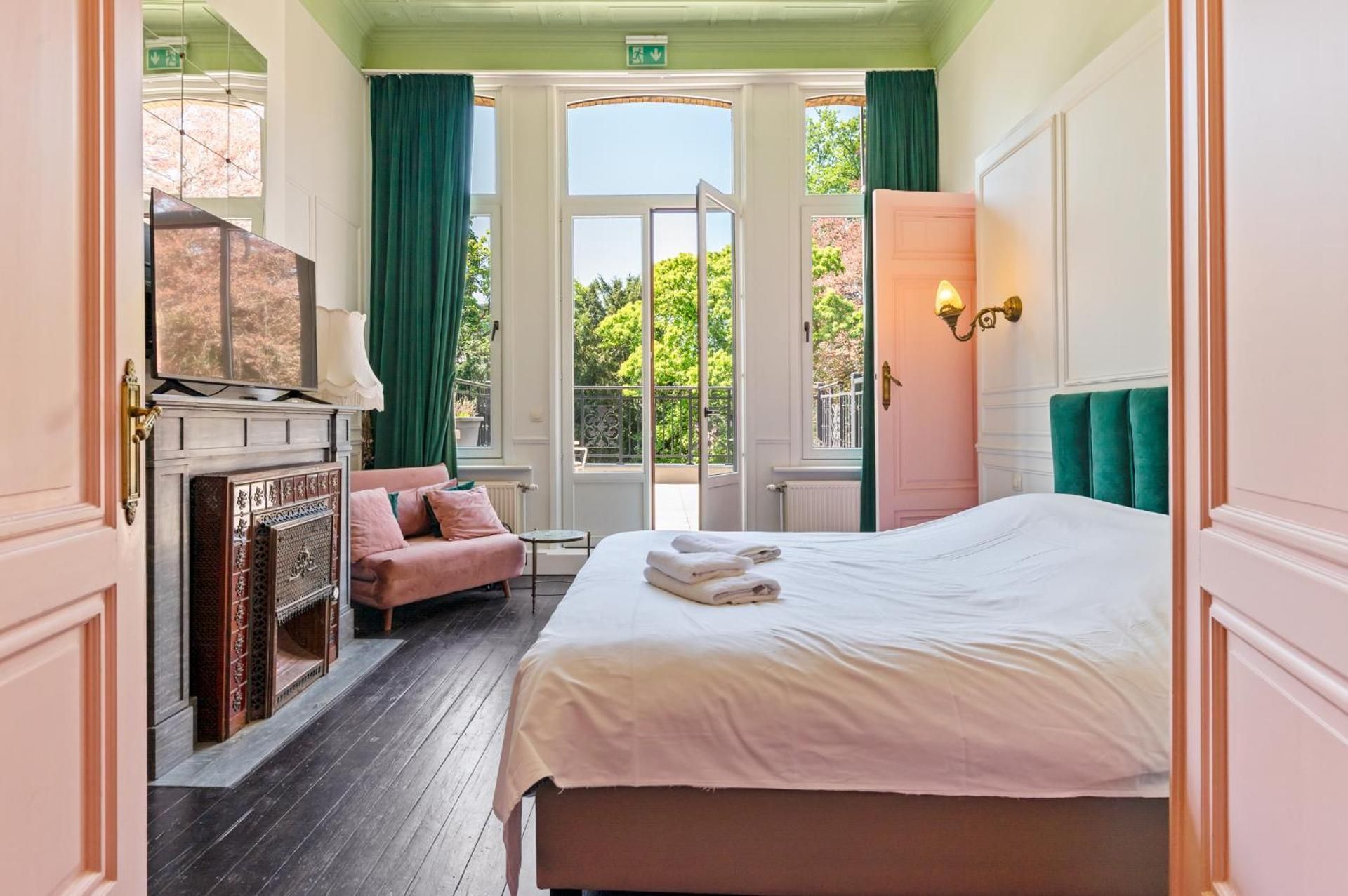 Deluxe King Suite