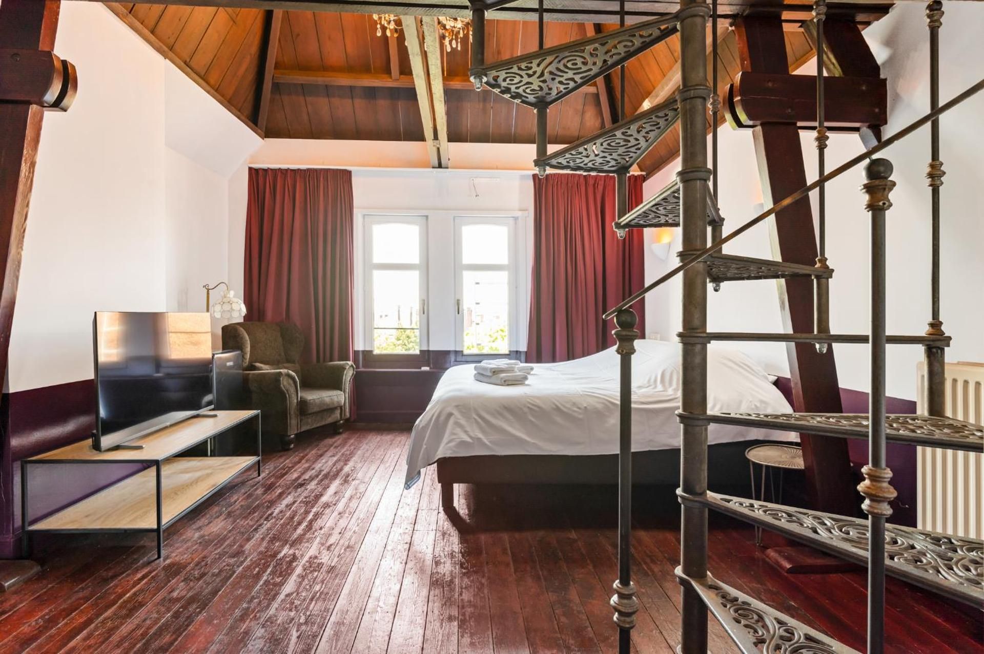Deluxe Double or Twin Room with City View