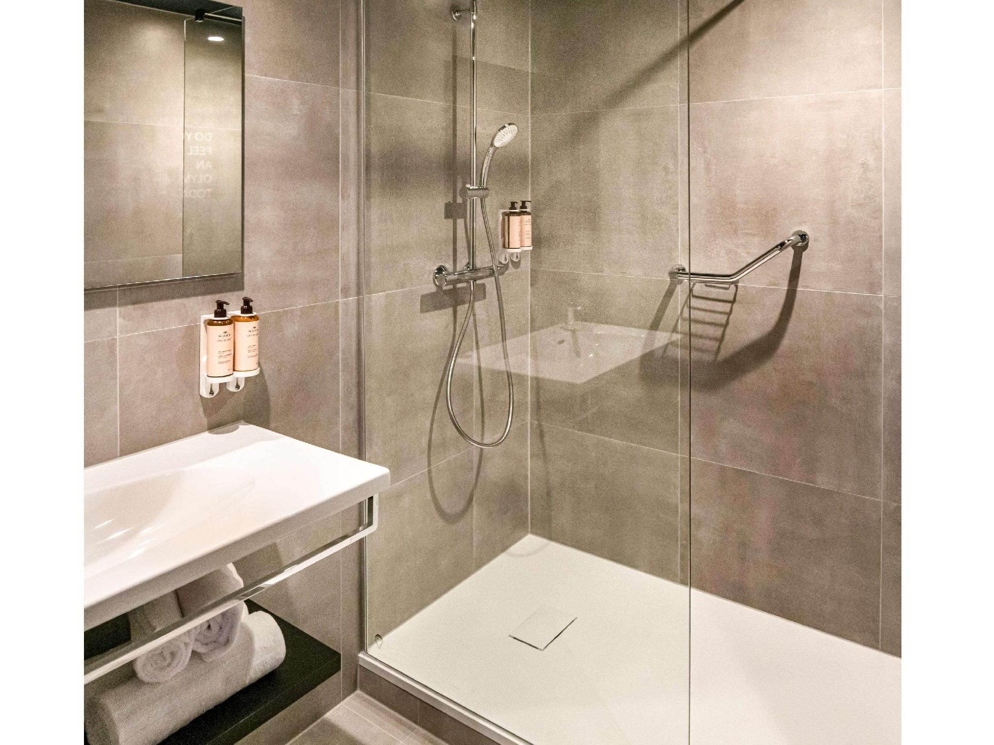 Privilege Room With 1 Kingsize Bed With Parkview