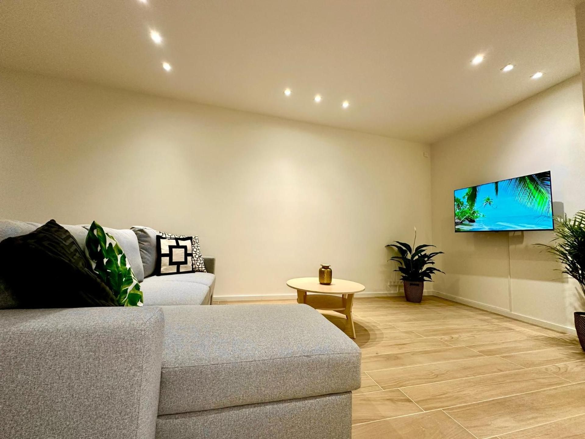 shared lounge/tv area