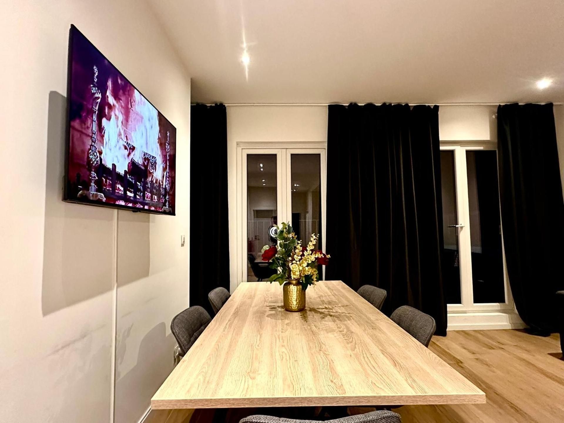 shared lounge/tv area