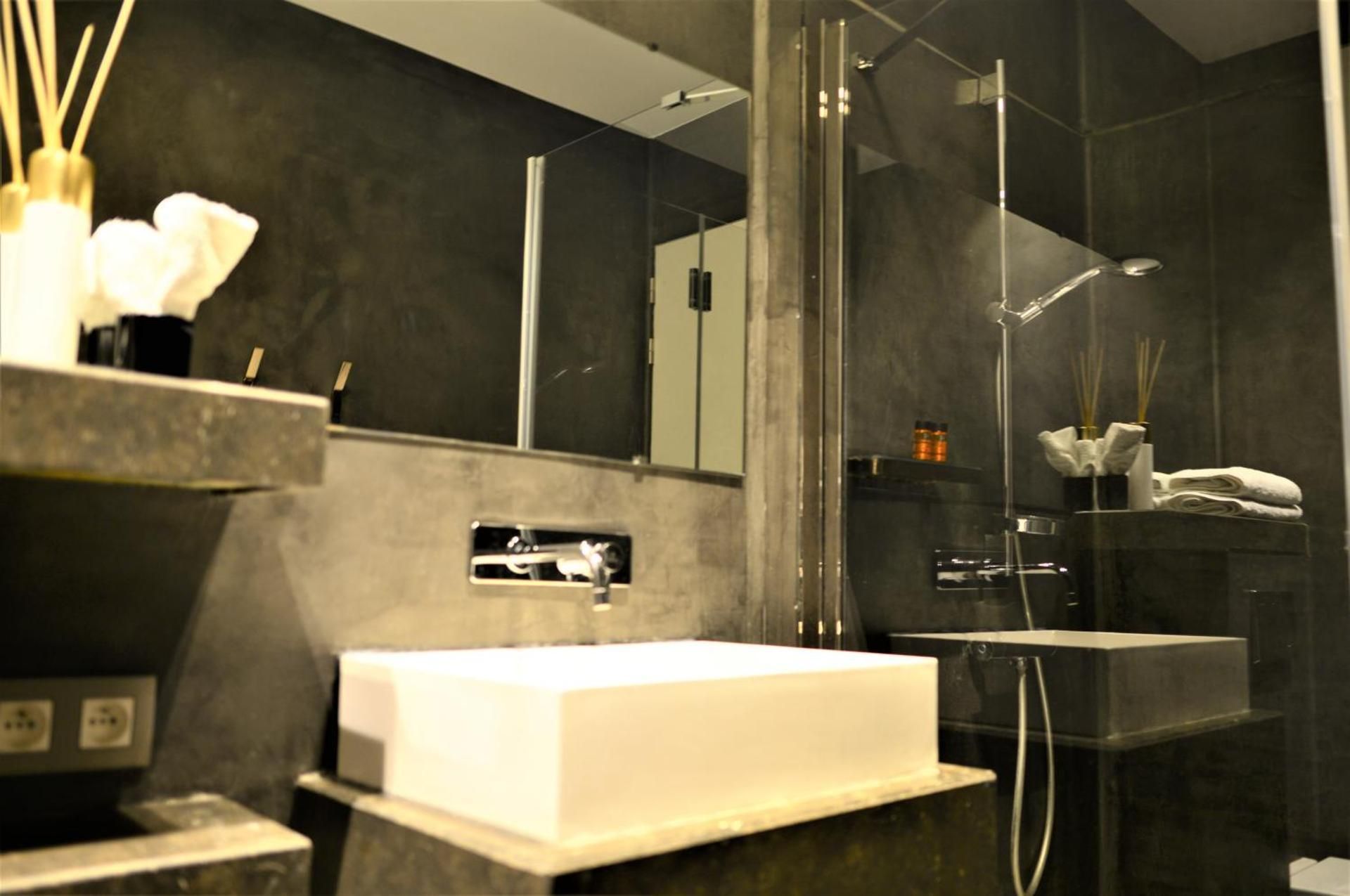 Loft Suite (2 Adults)