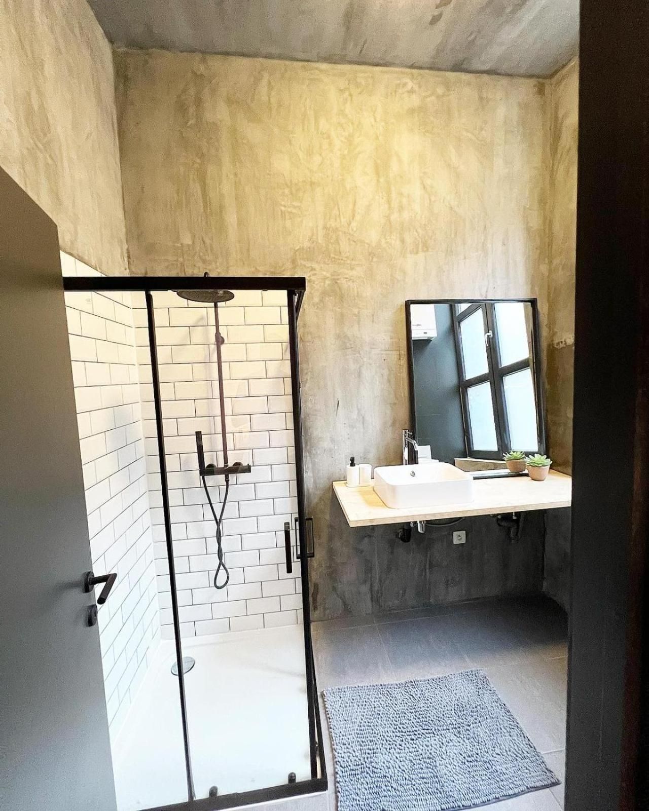 Deluxe One-Bedroom Apartment with City View