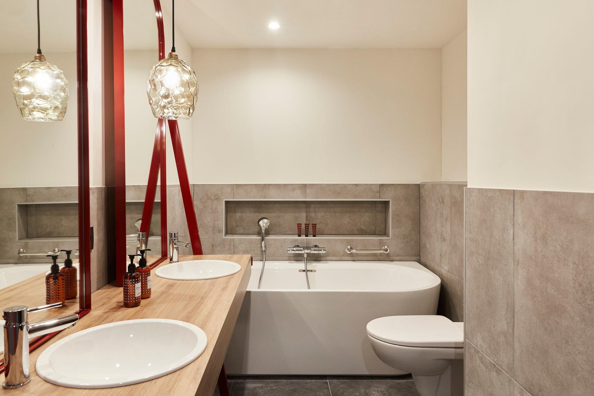 1 Double Bed Suite Courtyard View