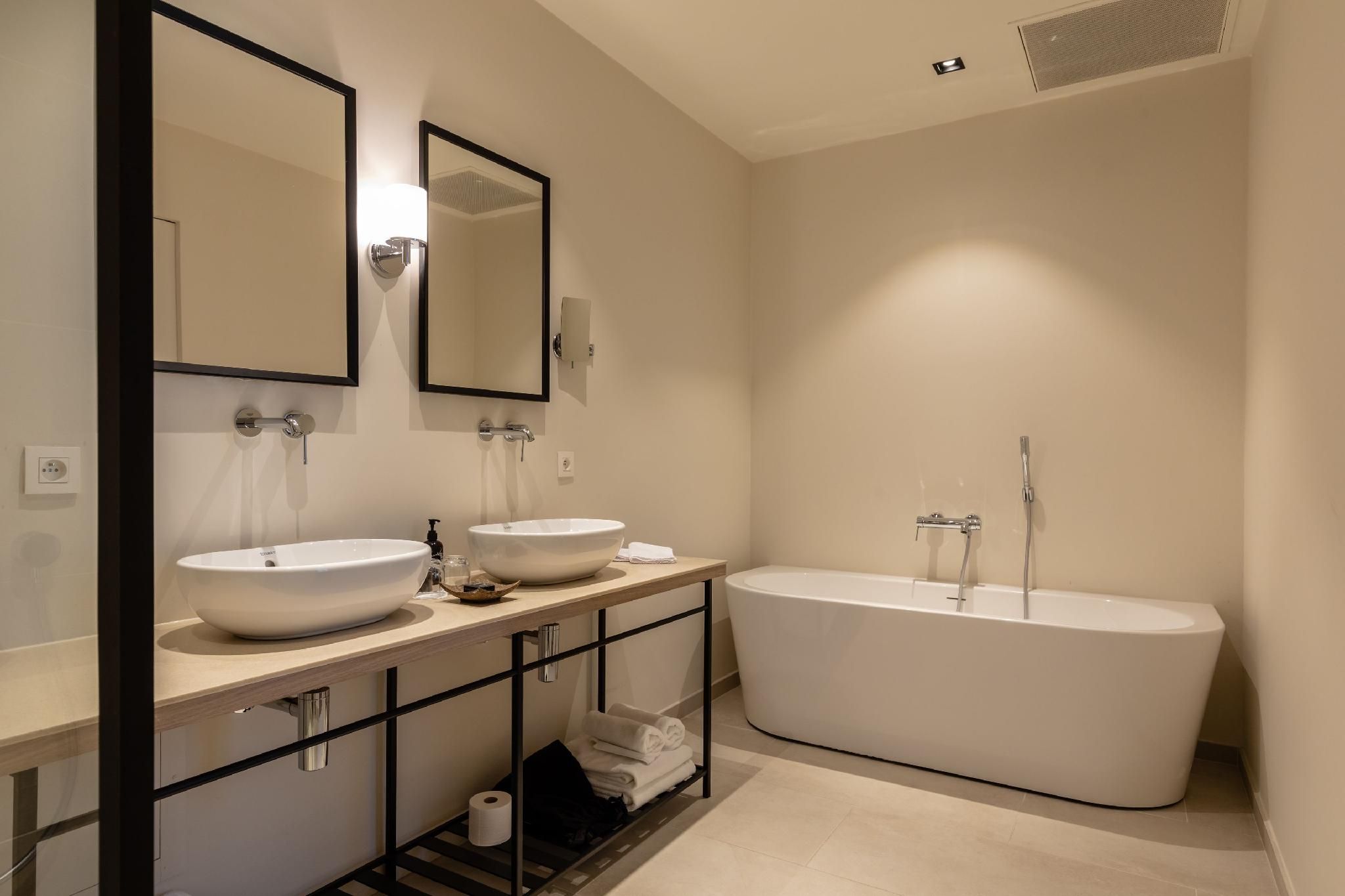Luxury Suite