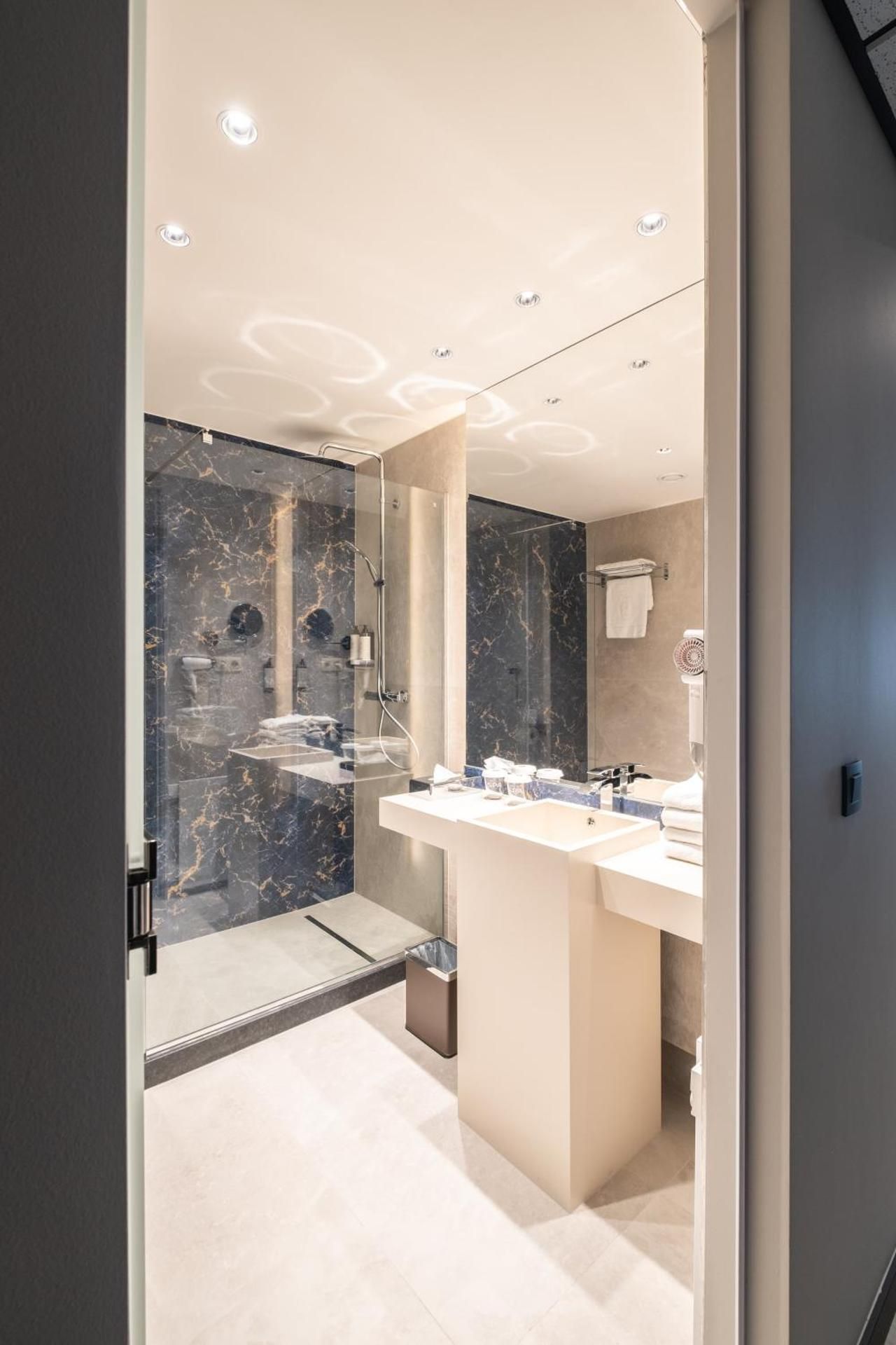 JUNIOR SUITE CITY VIEW