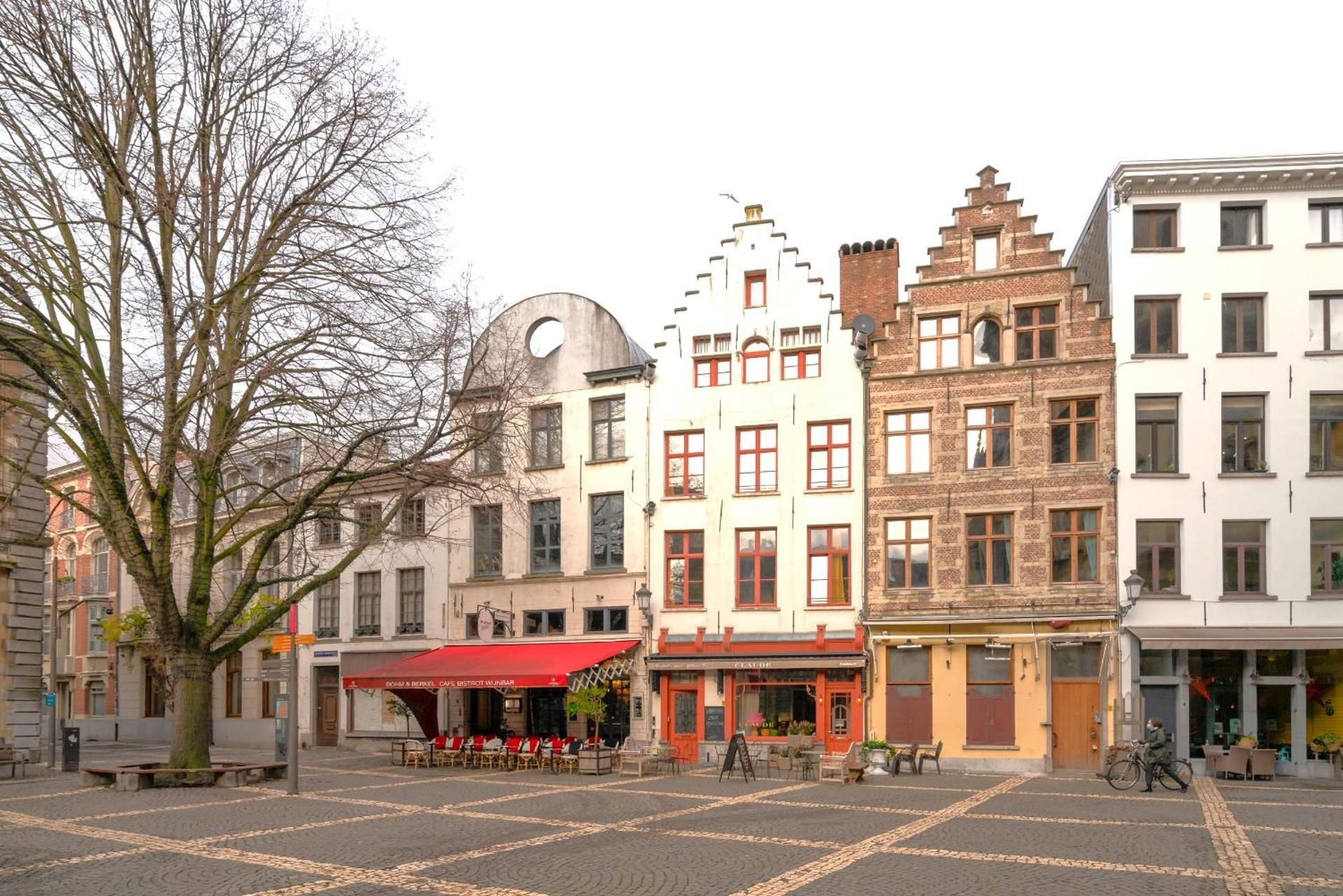 The Hendrik Square Apartments