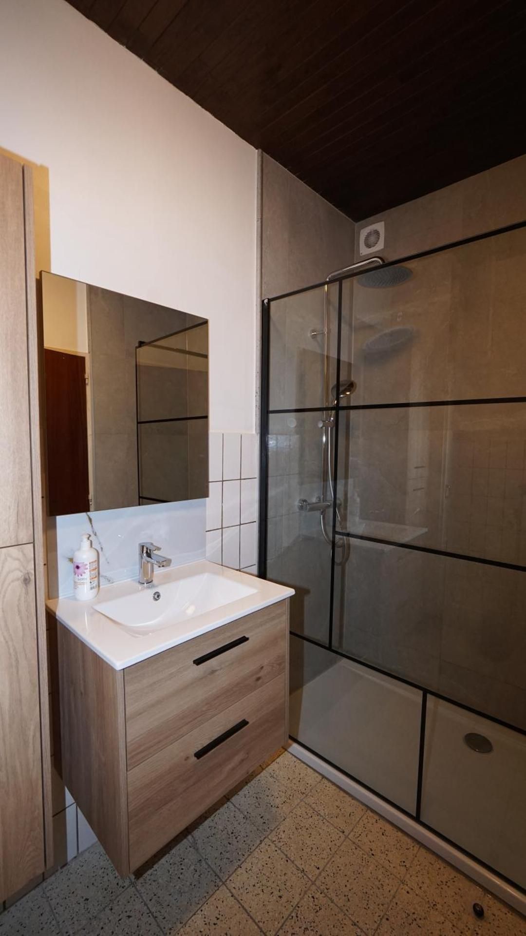 Simon Apartment Three-Bedroom Deluxe Apartment 2