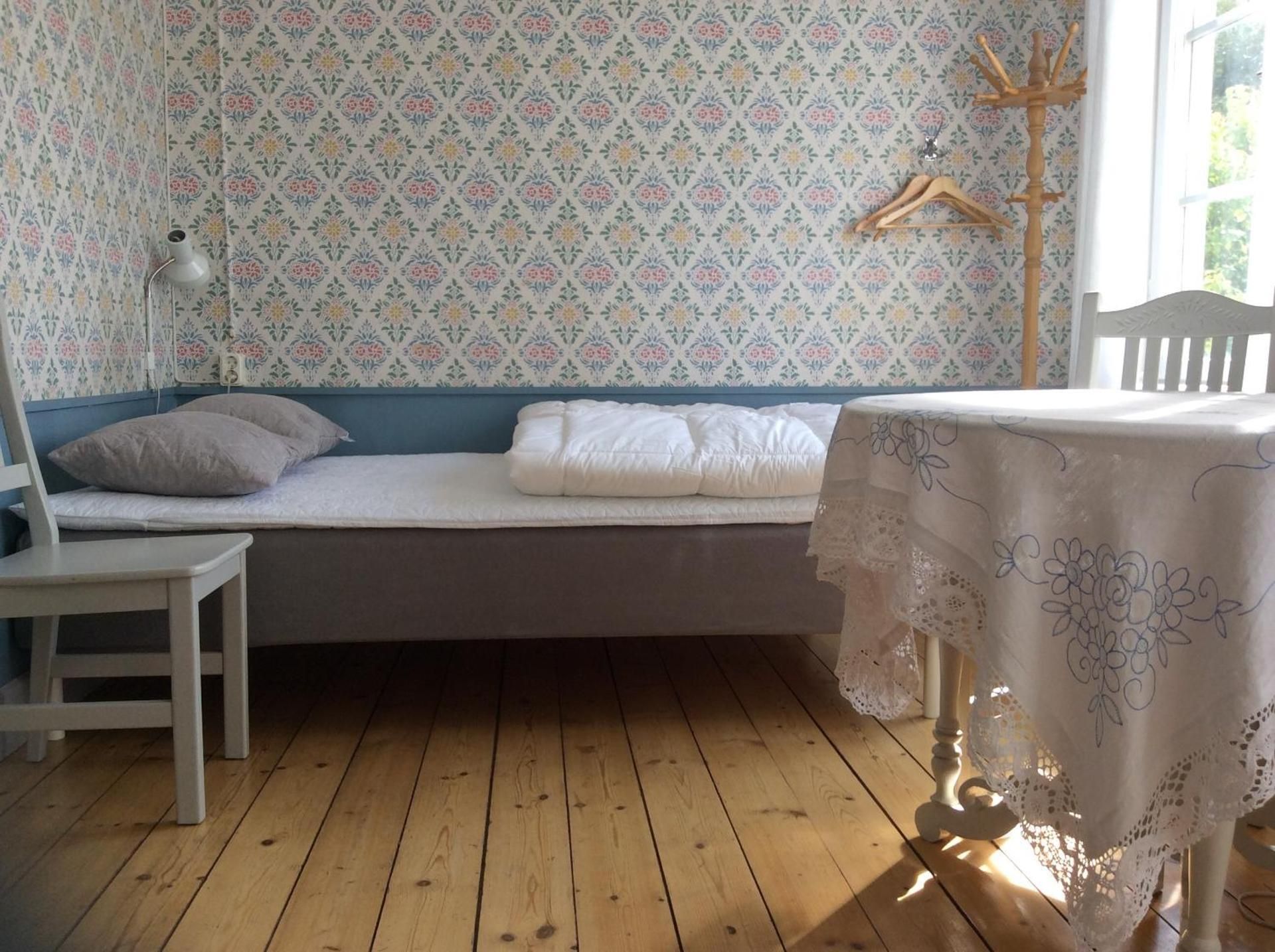 Single Room with Shared Bathroom