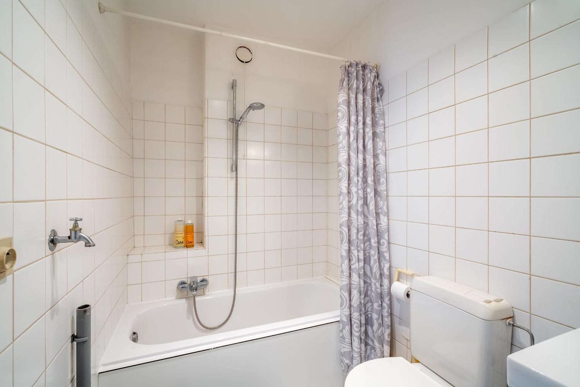 Bright and Central Antwerp Apartments One-Bedroom Apartment