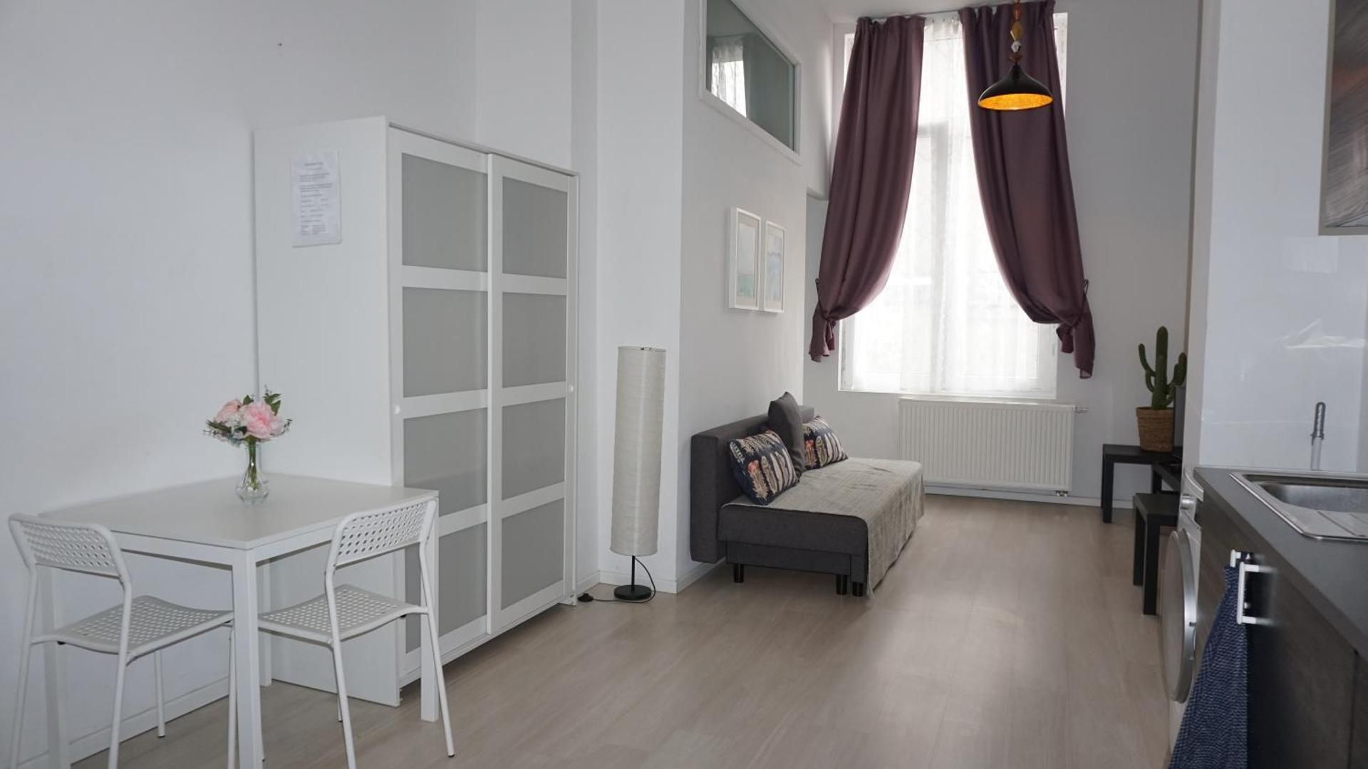 Roosevelt Apartments. Three-Bedroom Apartment 2