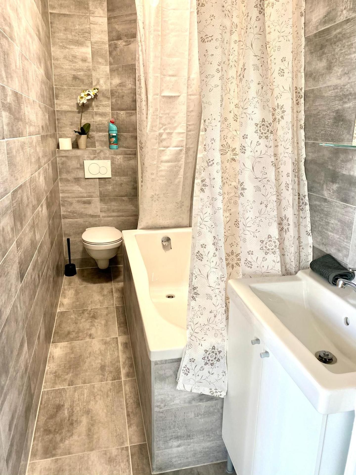 Сarnot Apartments ZOO Area Three-Bedroom Apartment