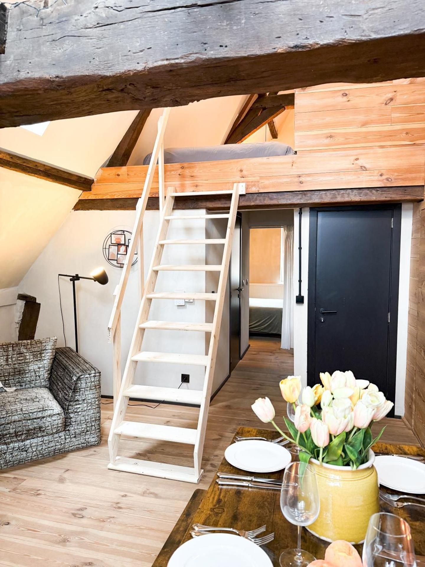 DELUXE APARTMENT