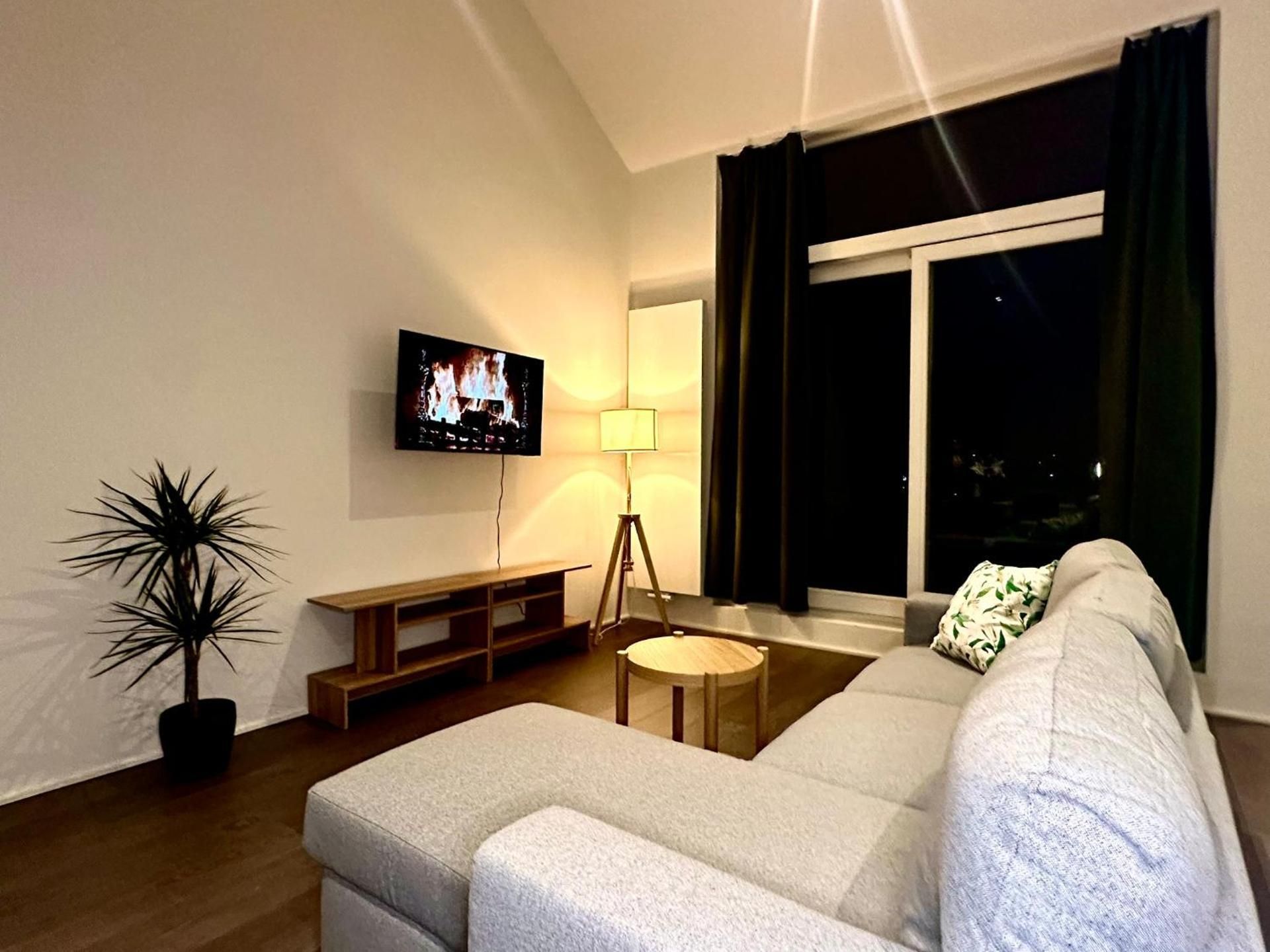 shared lounge/tv area