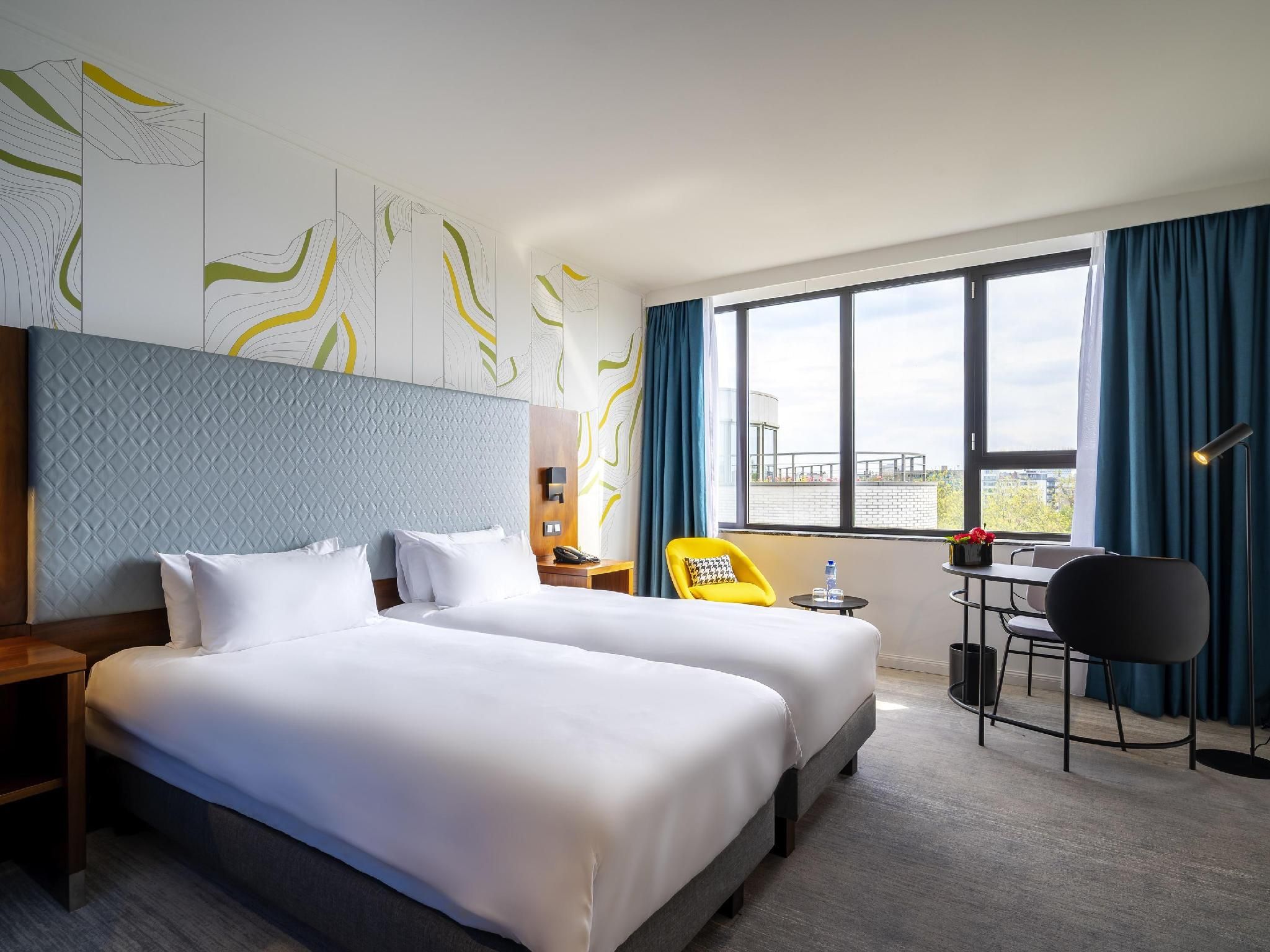 Superior Room With 2 Single Beds, City Side