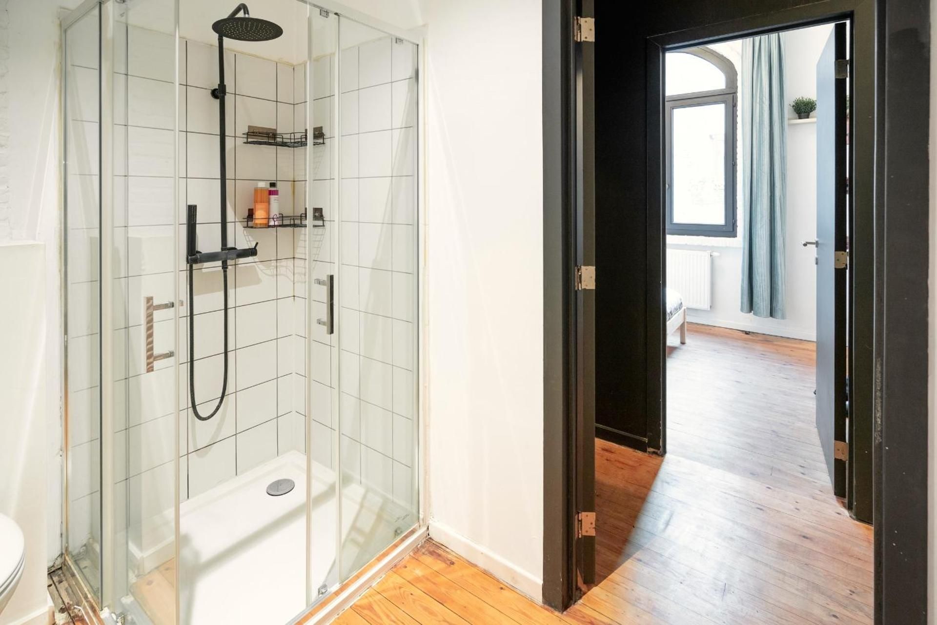 Charming Two-Bedroom River Side Apartment Two-Bedroom Apartment 3