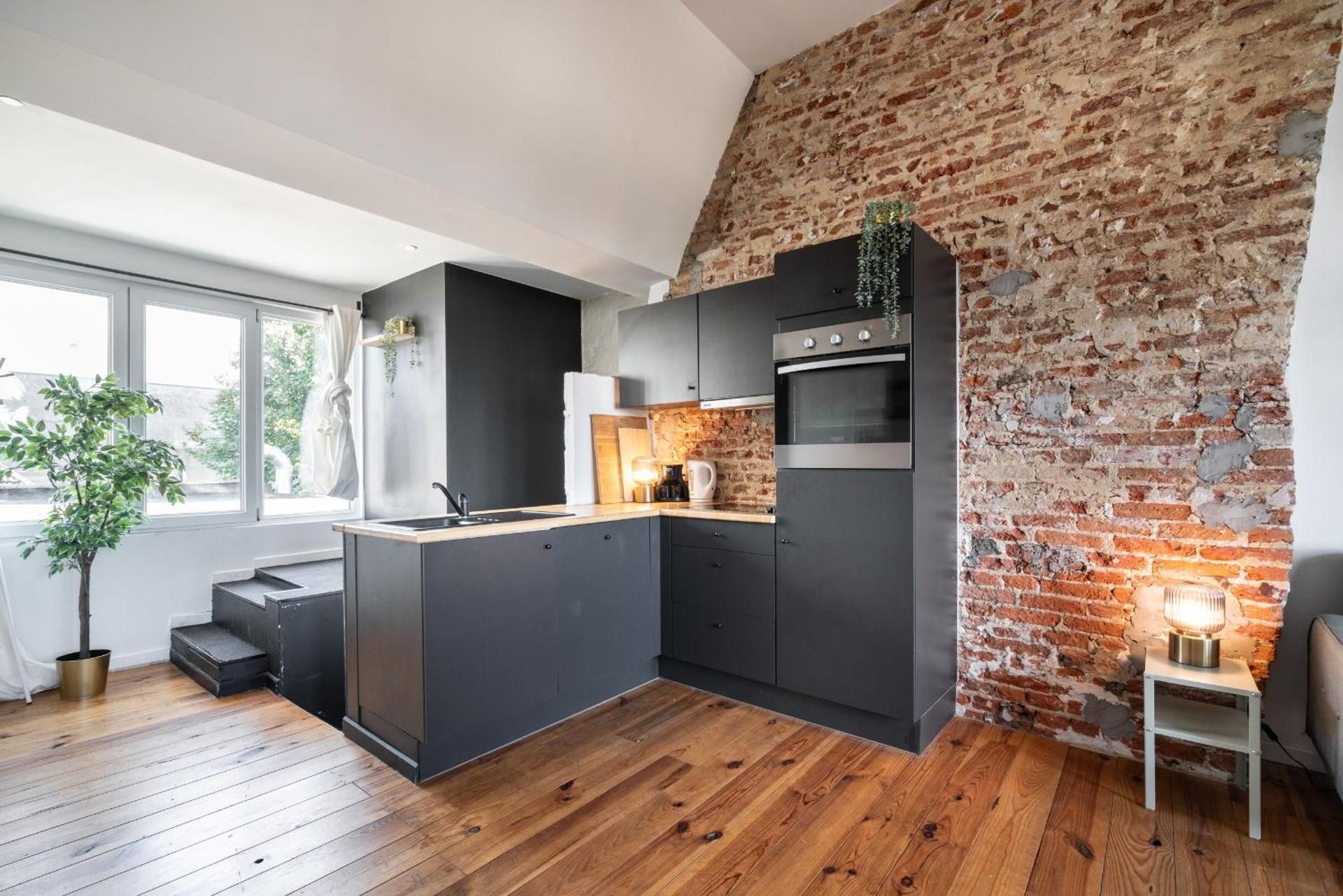 Charming Two-Bedroom River Side Apartment One-Bedroom Apartment 3