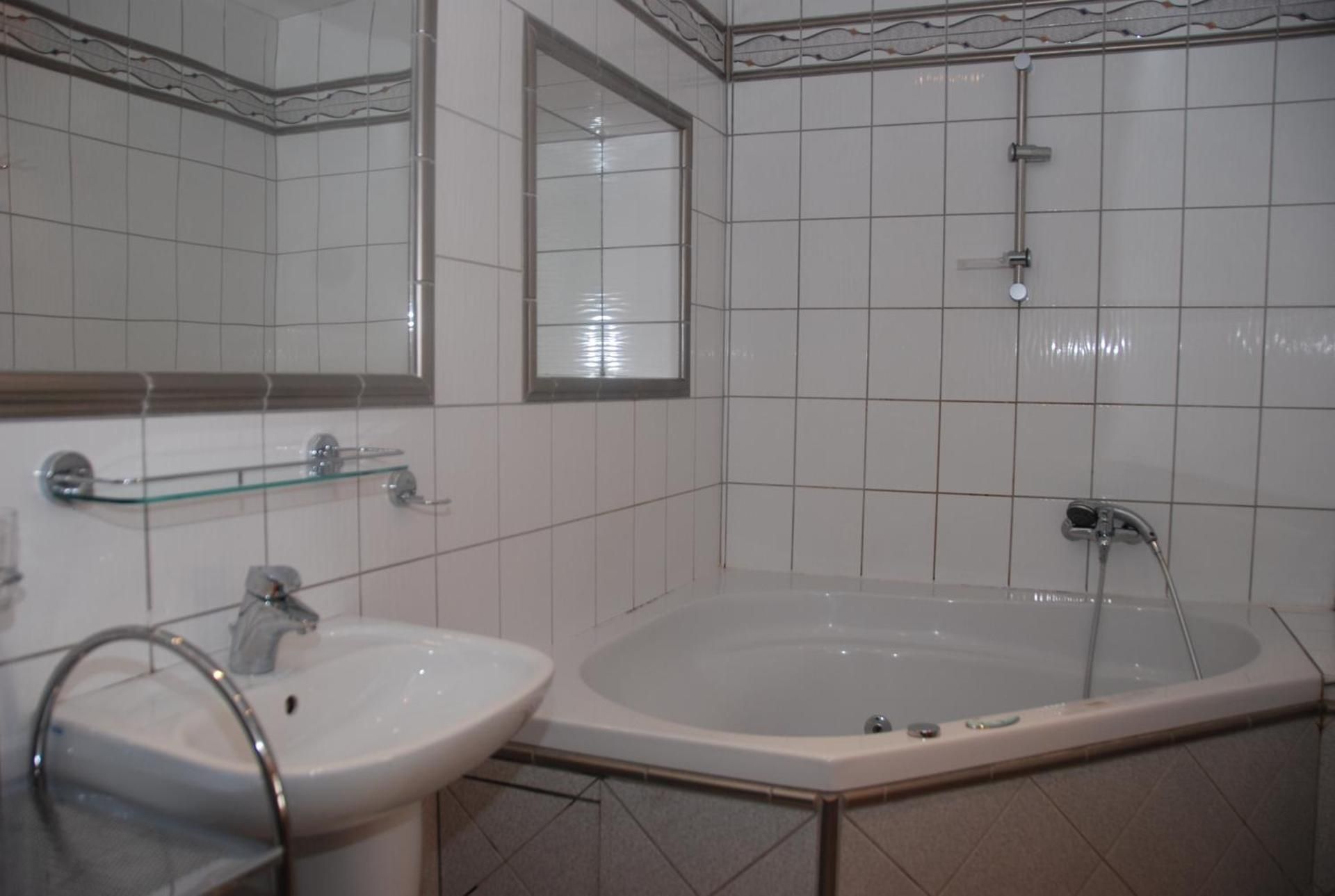 Deluxe One-Bedroom Apartment (2 Adults)