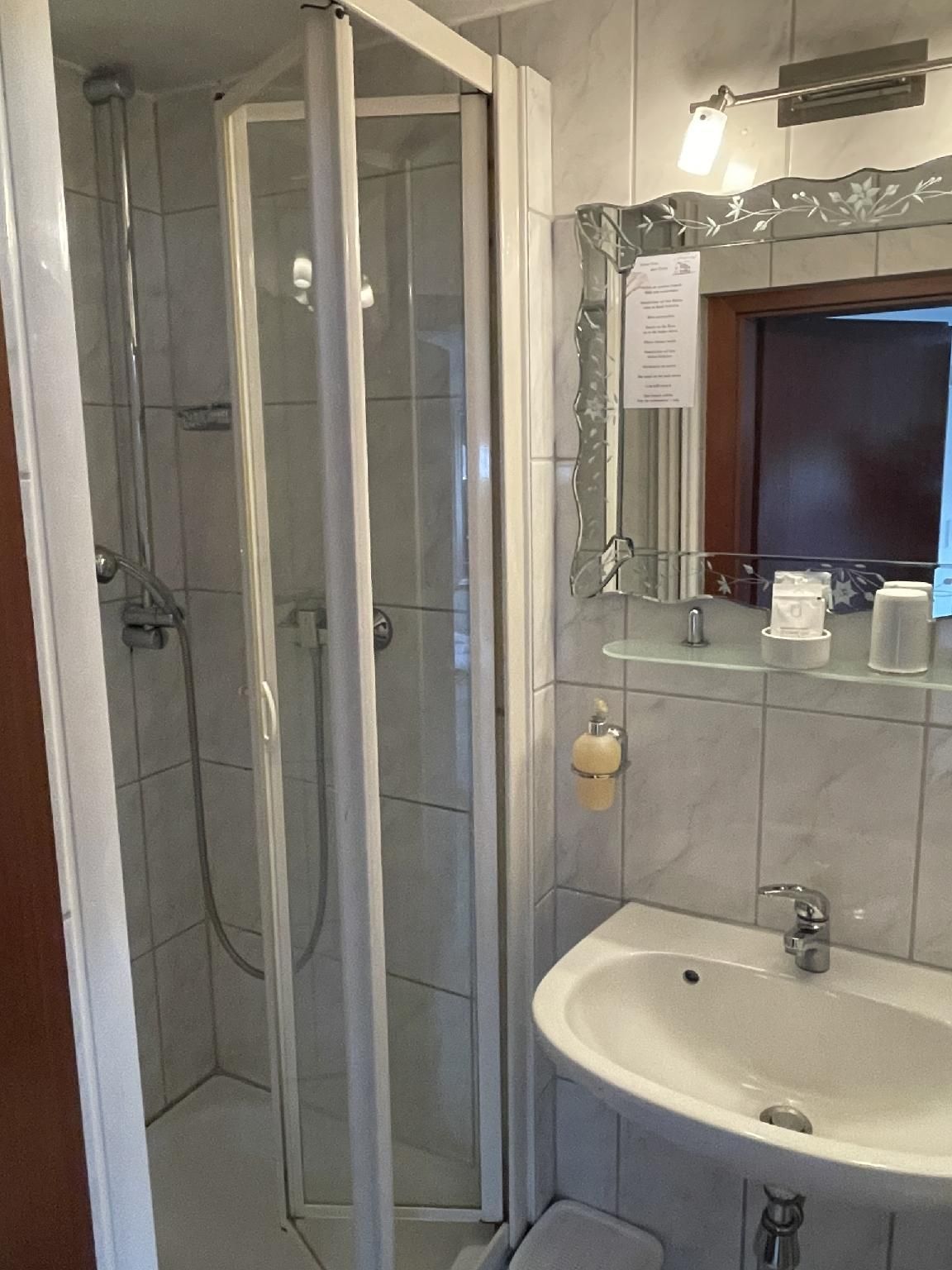 Klassisch-Doppelzimmer-Eigenes Badezimmer